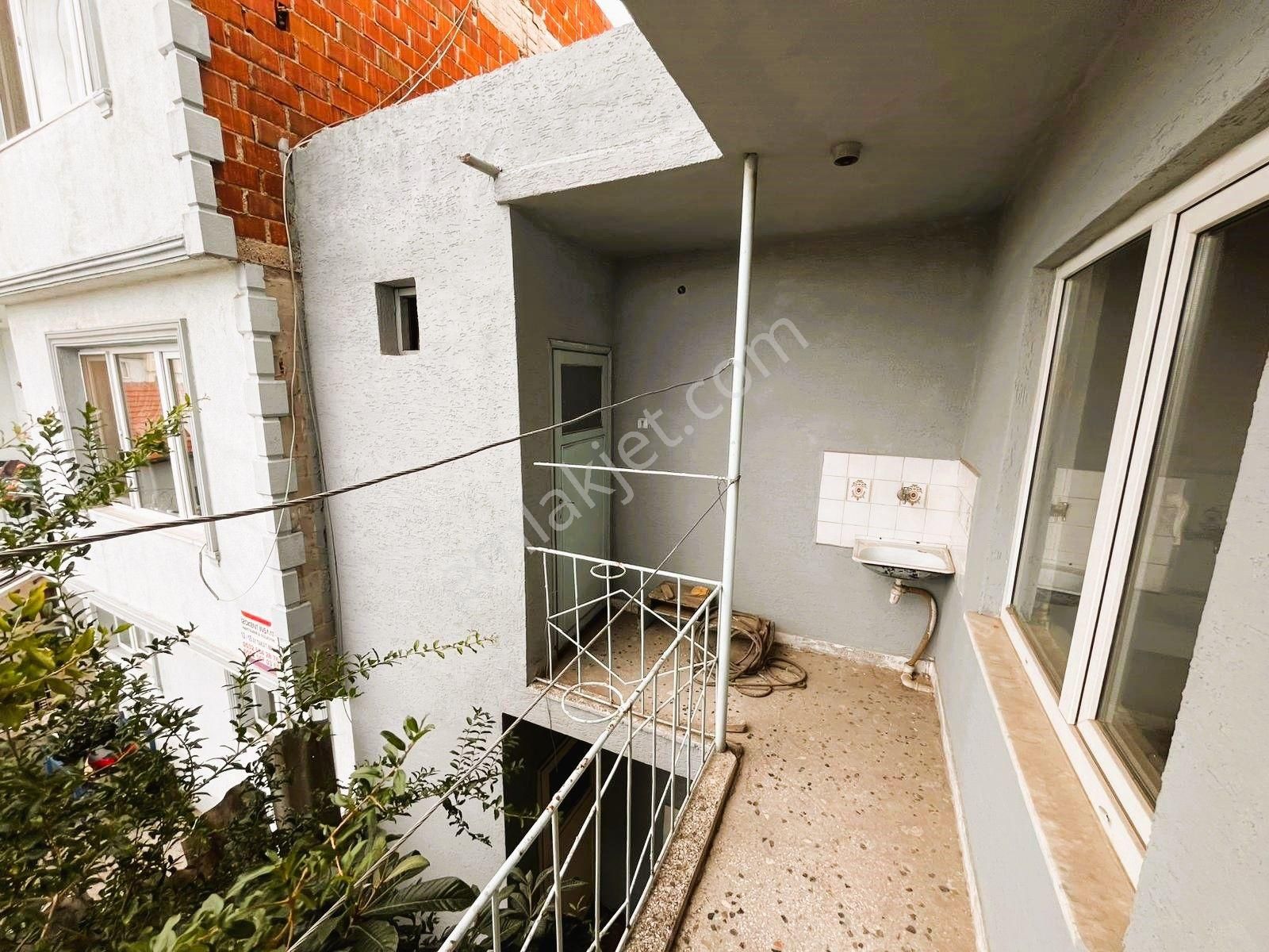 Gülbahçe'de 2 Katlı, Bahçeli Müstakil Ev Ve Dükkan - Görsel 30