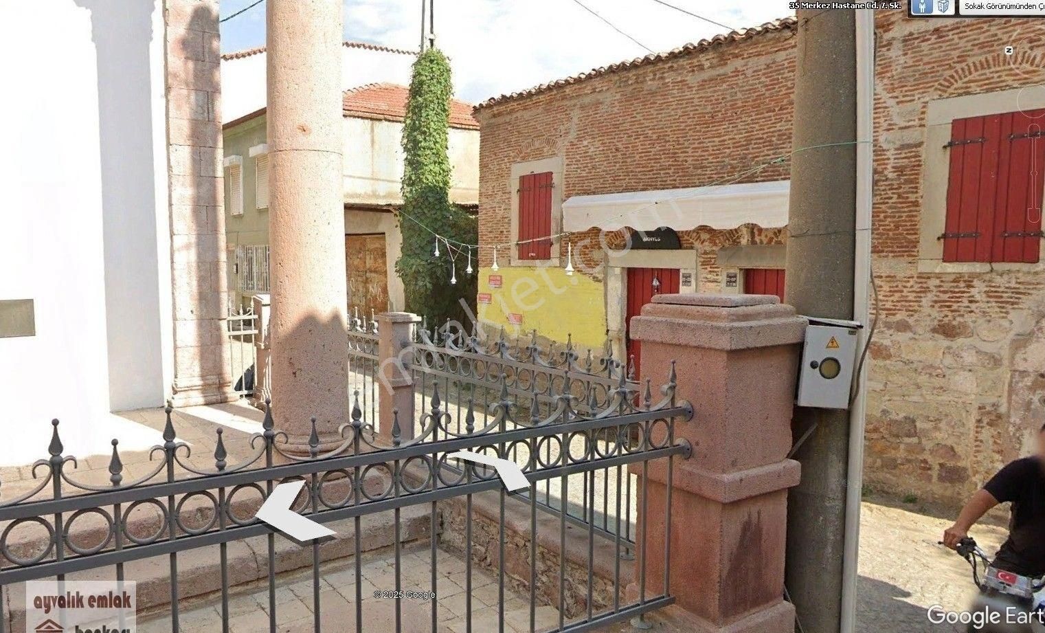 Macaron Ayazma Müzesi Yanında , Müstakil , Bahçeli ....