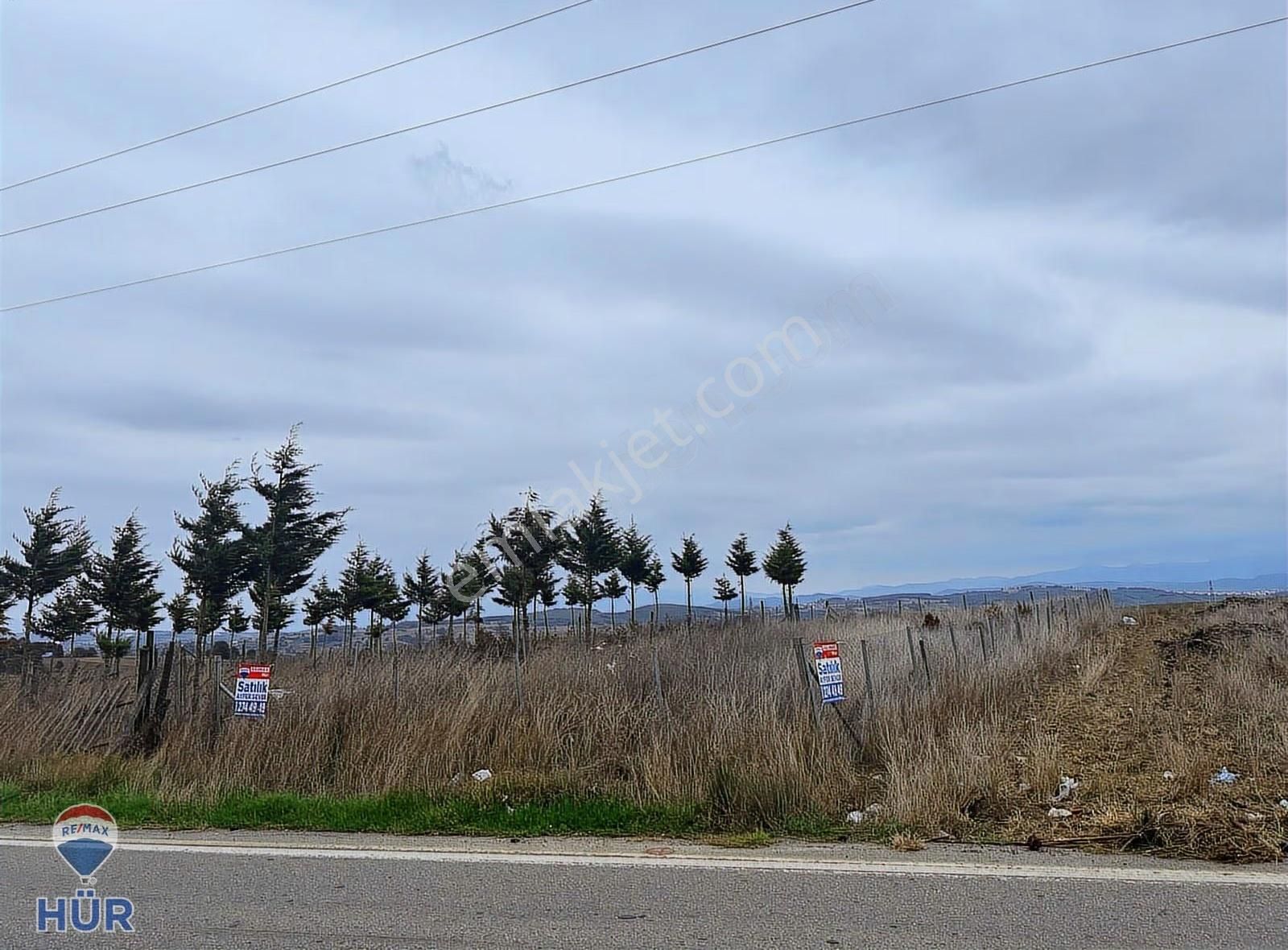 Remax Ayfer Sever'den Salmanlı Satılık Asfalt Yola Cephe 356 M2