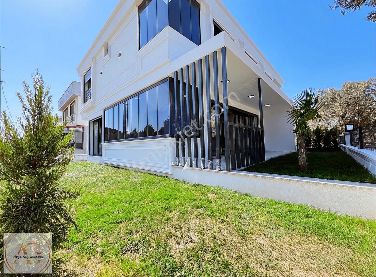 Arya Gayrimenkul'den Şık Tasarımlı Zeytinli'de 4+1 Satılık Villa - Görsel 13