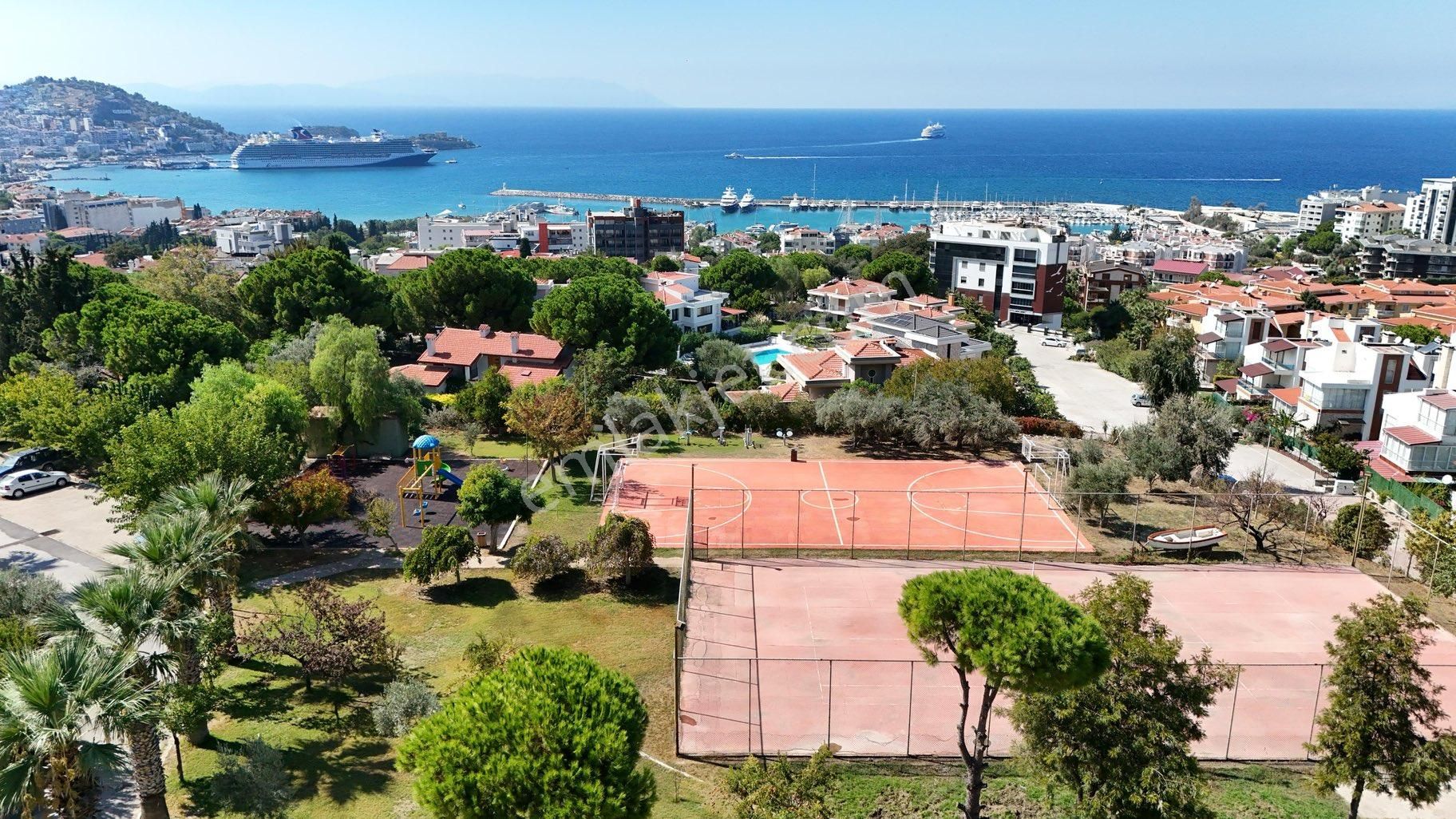 Türkmen Mahallesi Marina Mevkii’nde Çağrı Sitesi’nde 4+1 Satılık Villa - Görsel 2