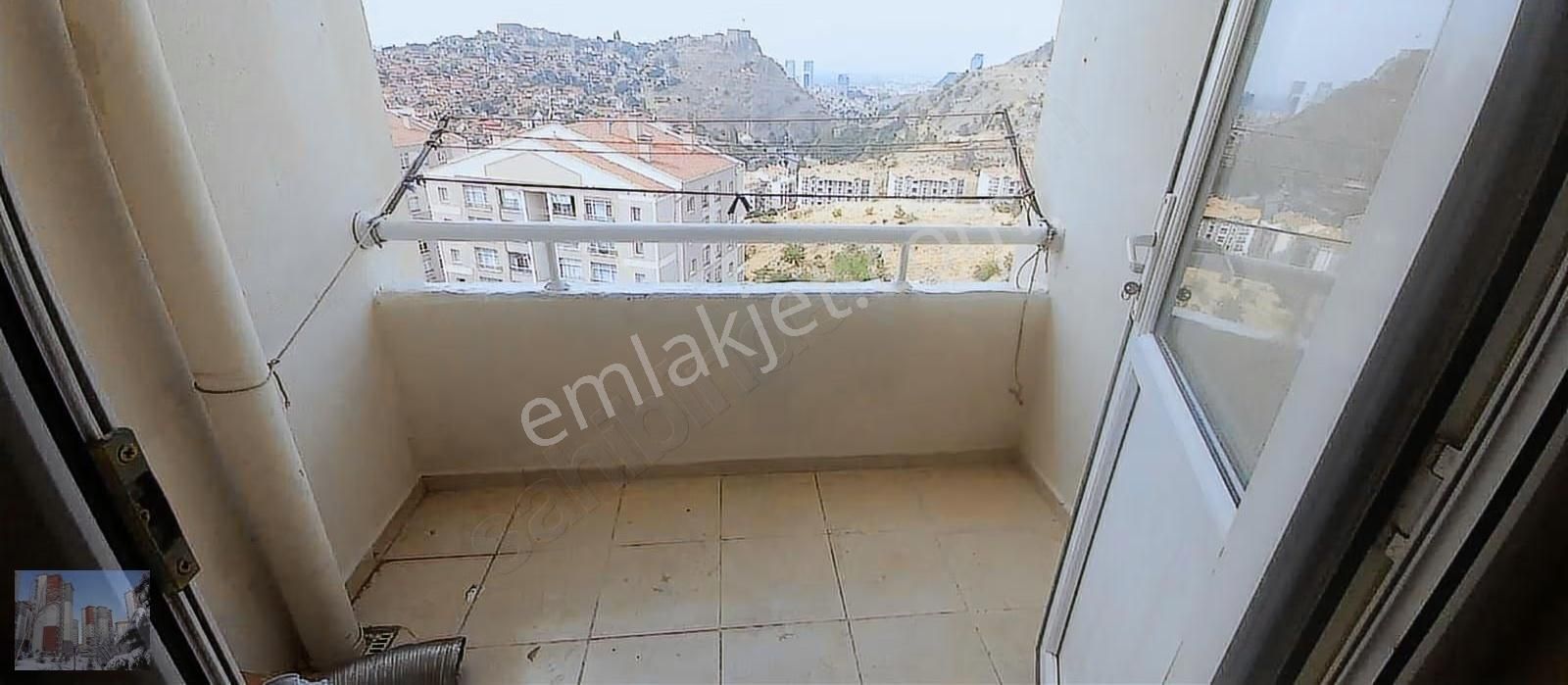 Ihlamur Sitesi'nde Kale Manzaralı 3+1 Kiralık Daire - Görsel 12