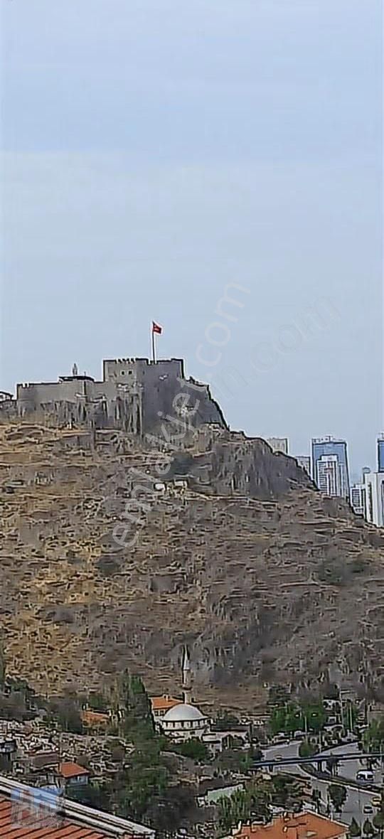 Ihlamur Sitesi'nde Kale Manzaralı 3+1 Kiralık Daire