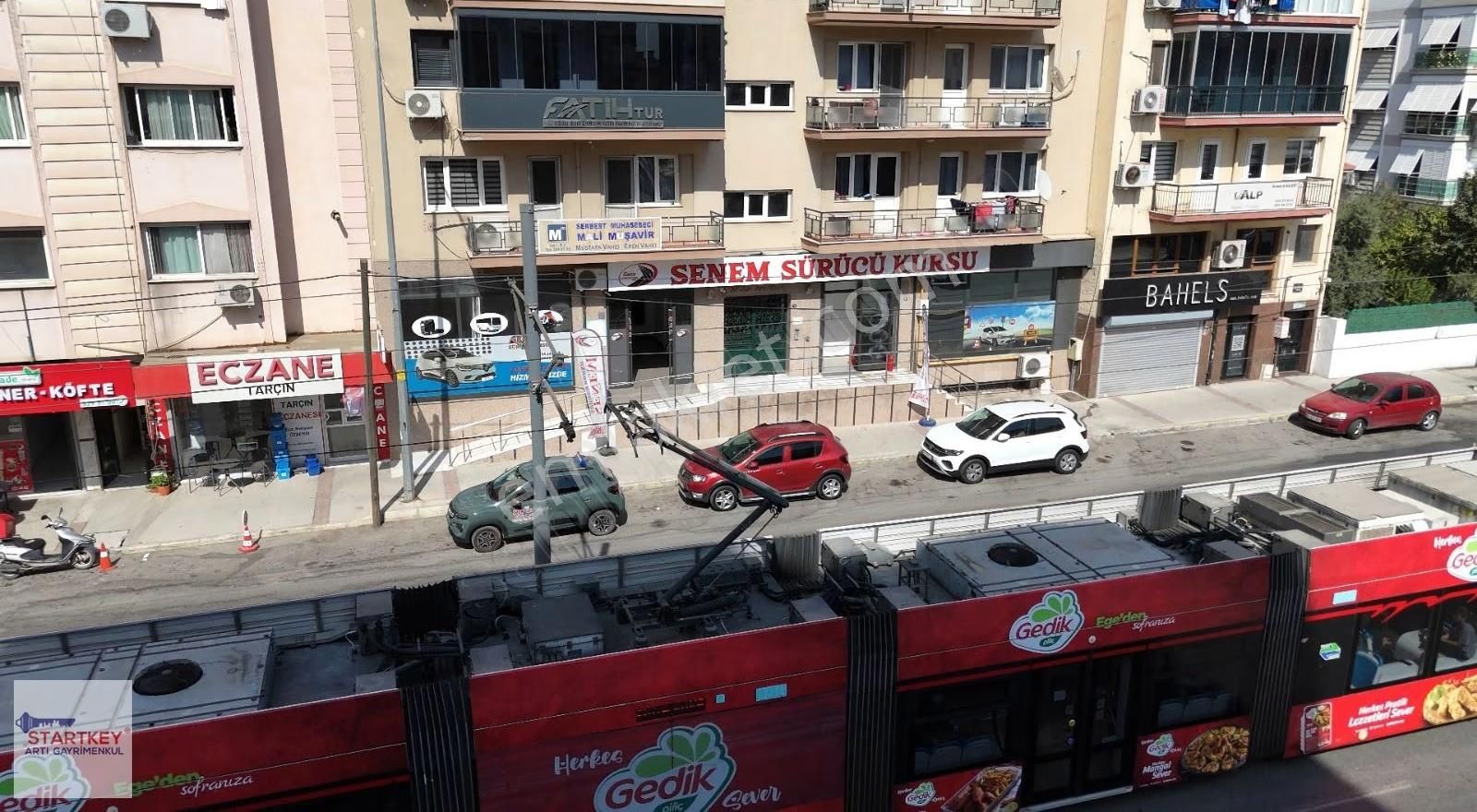 Çiğli Yeni Mahalle Tramvay Durağı Yanı 367 M2 Satılık Dükkan