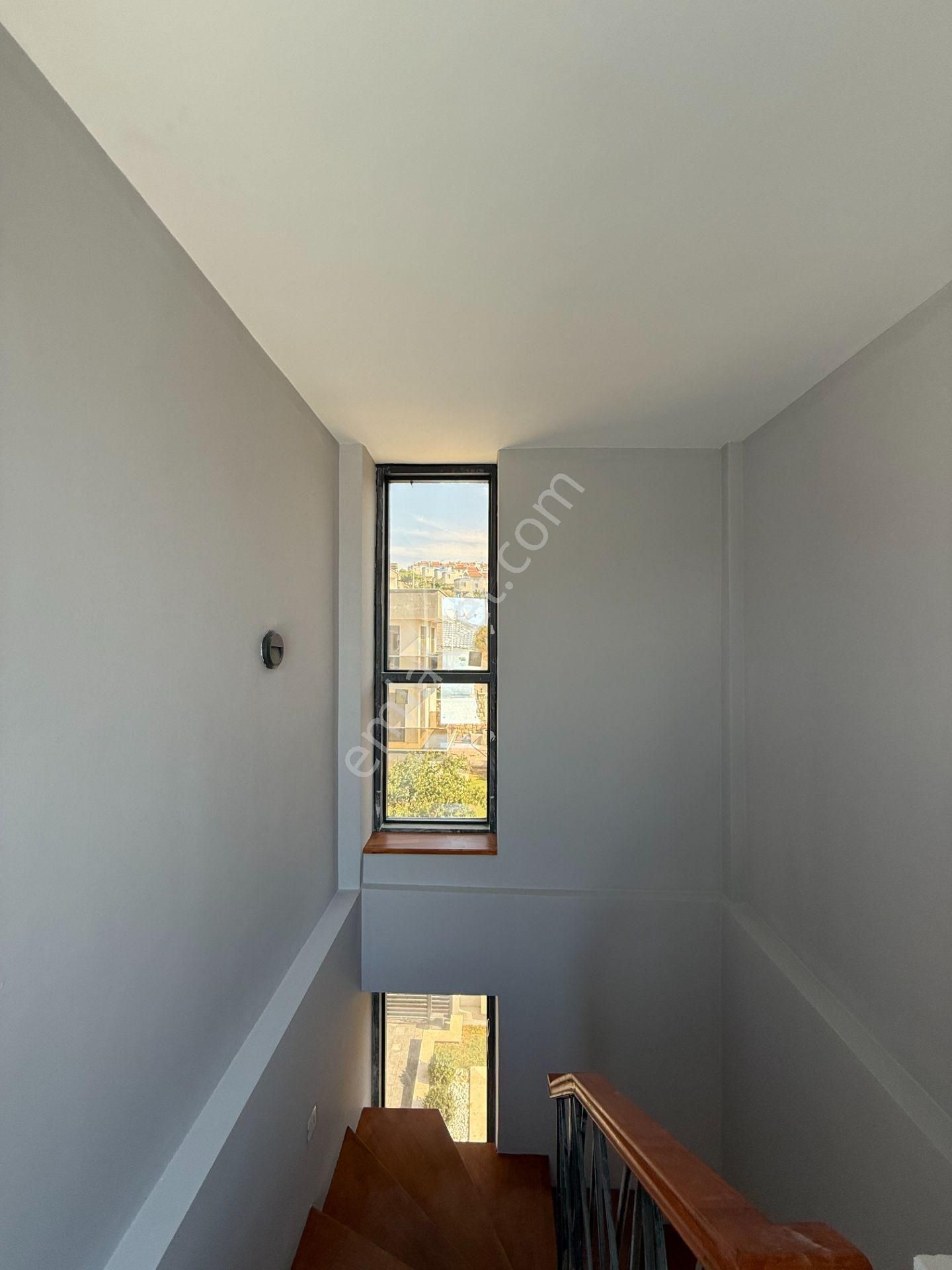 Seferihisar Akarca Elmastaş’ta Deniz Manzaralı, Havuzlu, Köşe Konumlu Müstakil Villa - Görsel 18