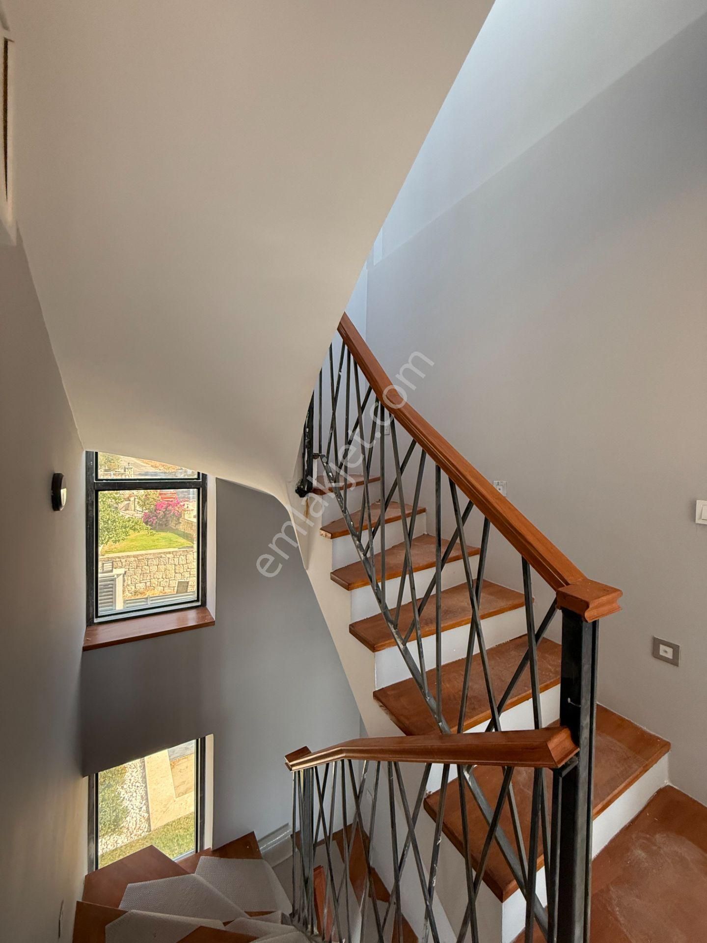 Seferihisar Akarca Elmastaş’ta Deniz Manzaralı, Havuzlu, Köşe Konumlu Müstakil Villa - Görsel 20