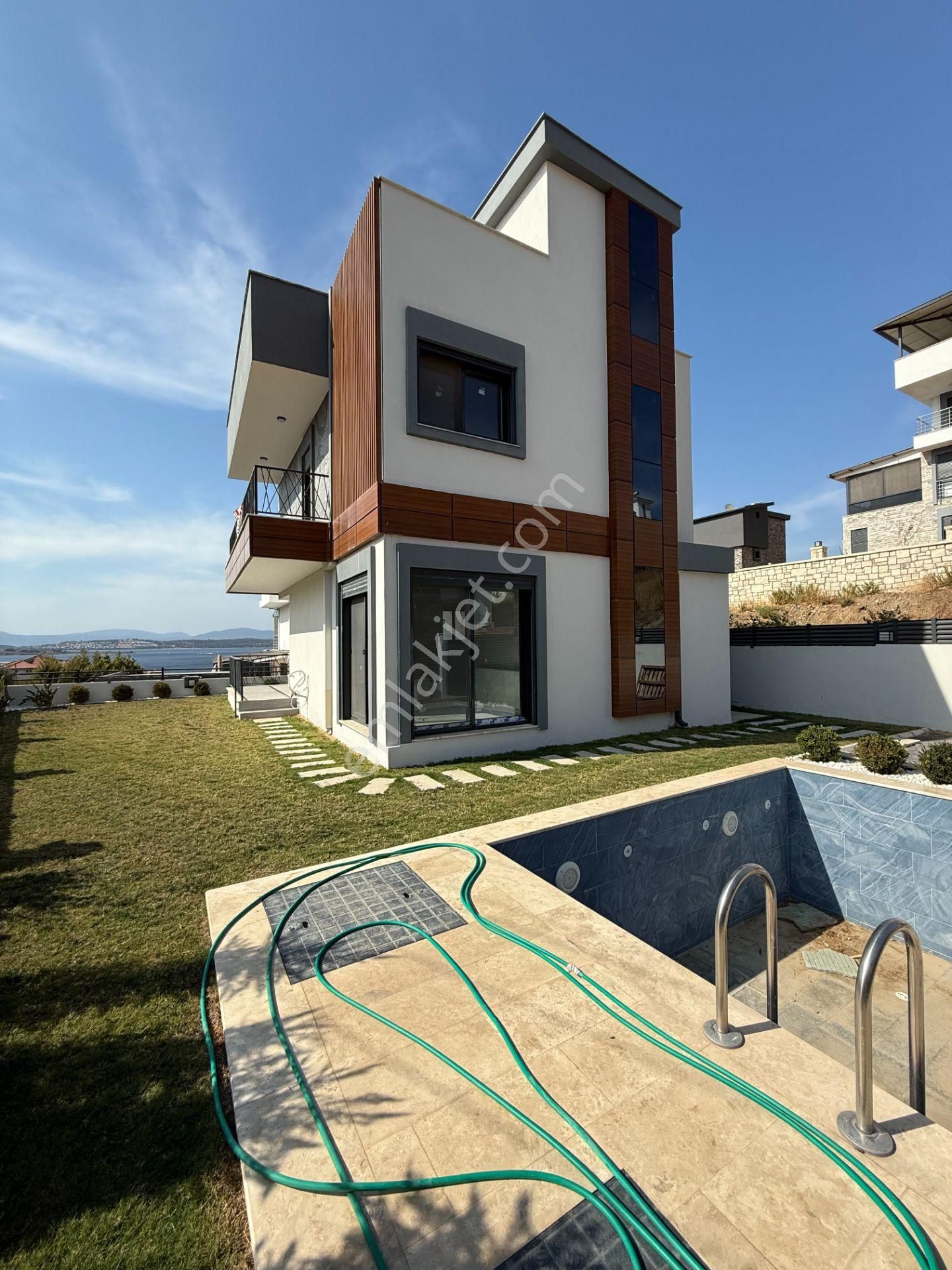 Seferihisar Akarca Elmastaş’ta Deniz Manzaralı, Havuzlu, Köşe Konumlu Müstakil Villa - Görsel 35