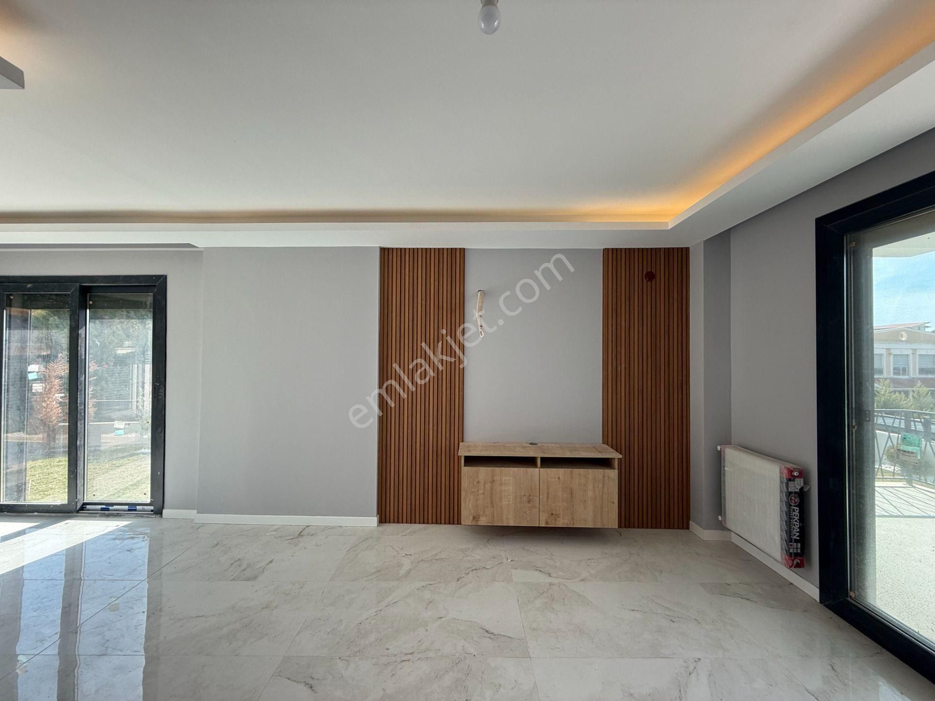 Seferihisar Akarca Elmastaş’ta Deniz Manzaralı, Havuzlu, Köşe Konumlu Müstakil Villa - Görsel 17