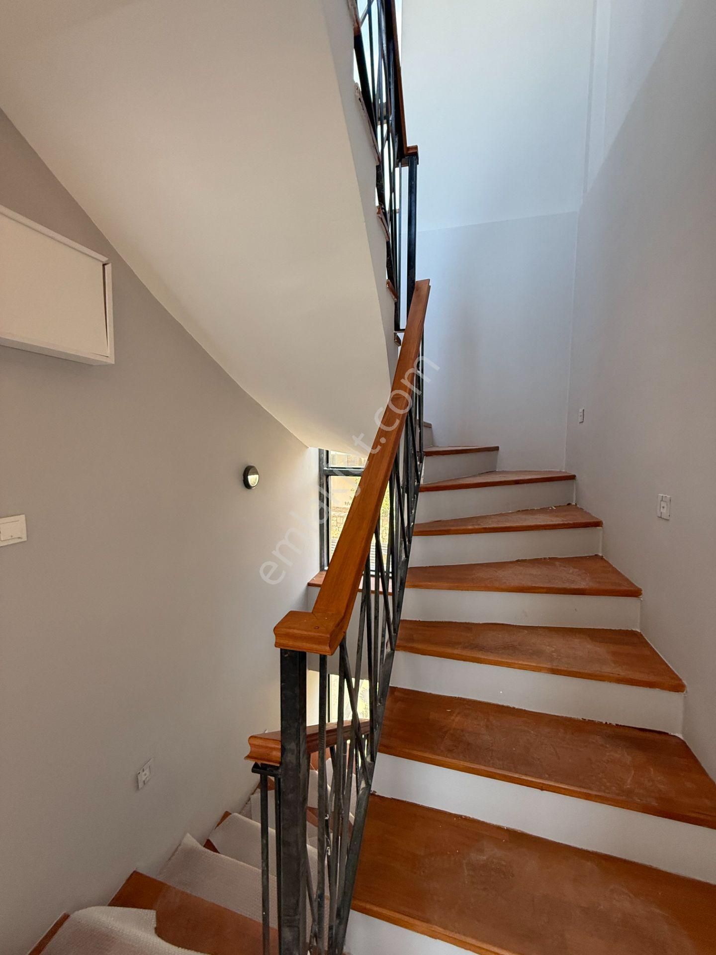 Seferihisar Akarca Elmastaş’ta Deniz Manzaralı, Havuzlu, Köşe Konumlu Müstakil Villa - Görsel 19