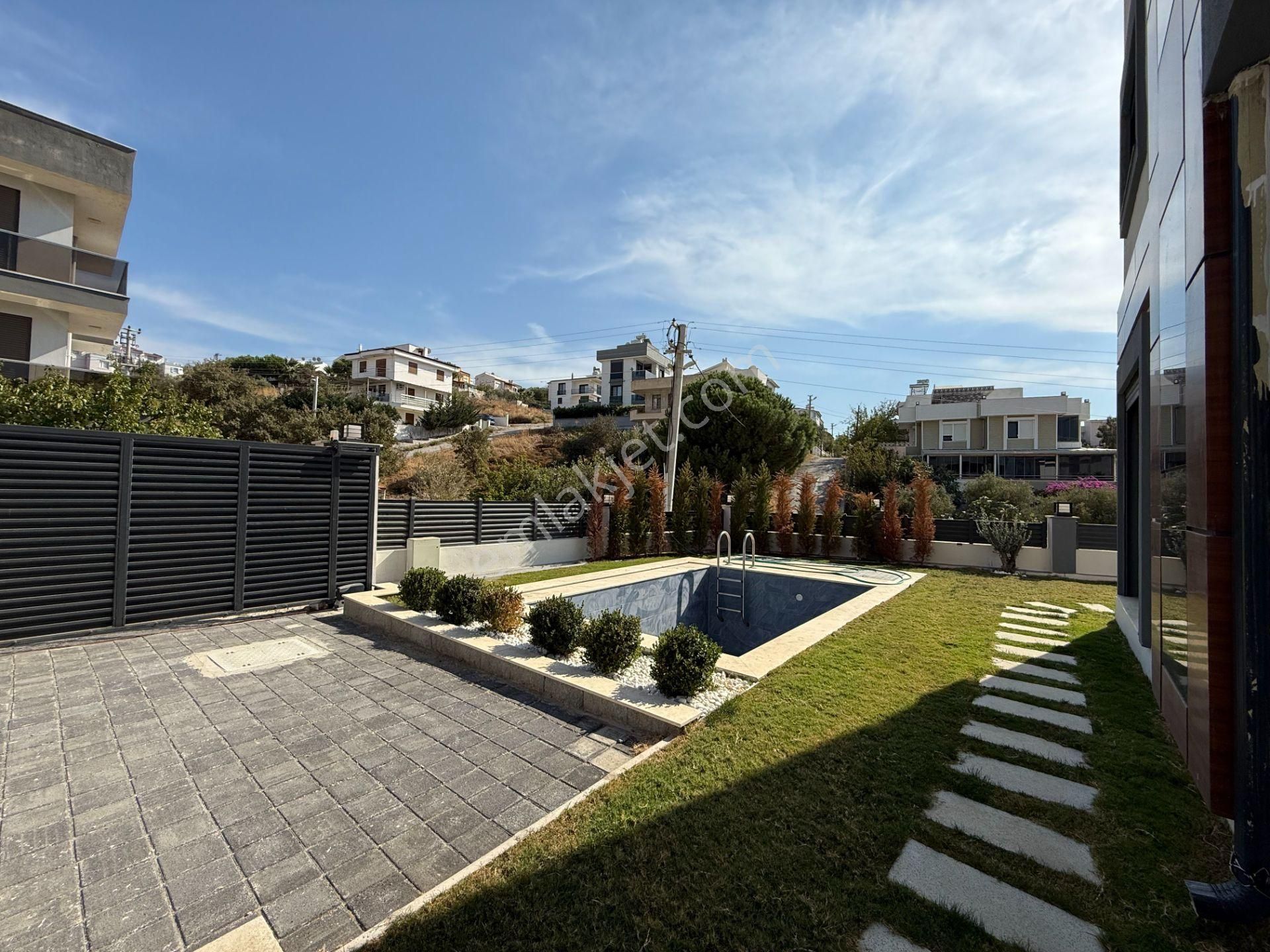 Seferihisar Akarca Elmastaş’ta Deniz Manzaralı, Havuzlu, Köşe Konumlu Müstakil Villa - Görsel 2