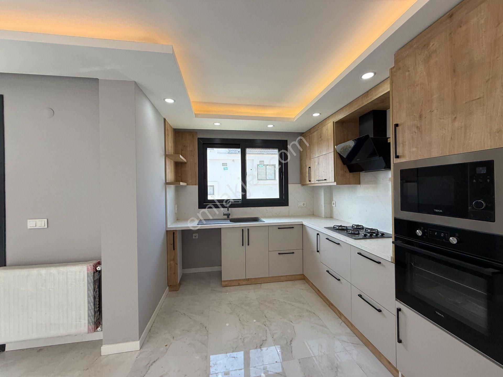 Seferihisar Akarca Elmastaş’ta Deniz Manzaralı, Havuzlu, Köşe Konumlu Müstakil Villa - Görsel 11