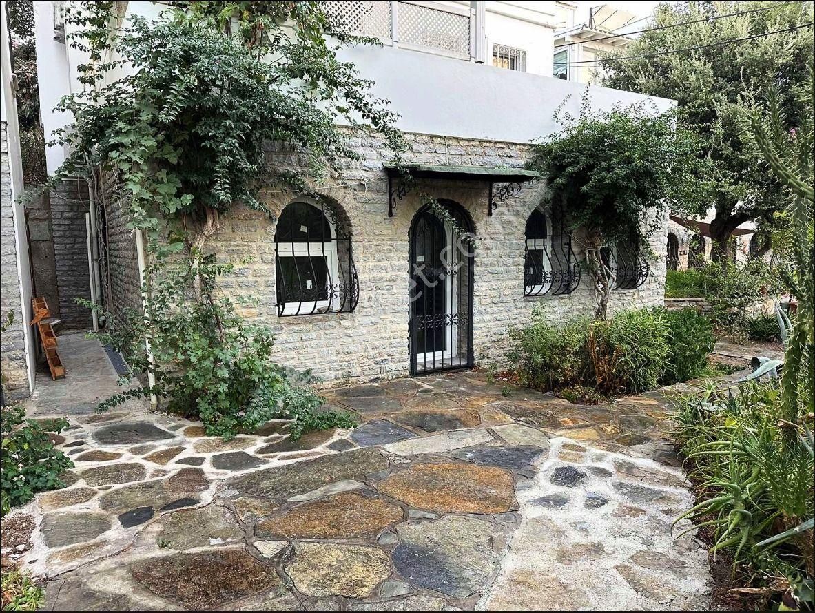 Bodrum Merkez Butik Havuzlu Site İçi Yenilenmiş Bahçe Katı Daire! - Görsel 2