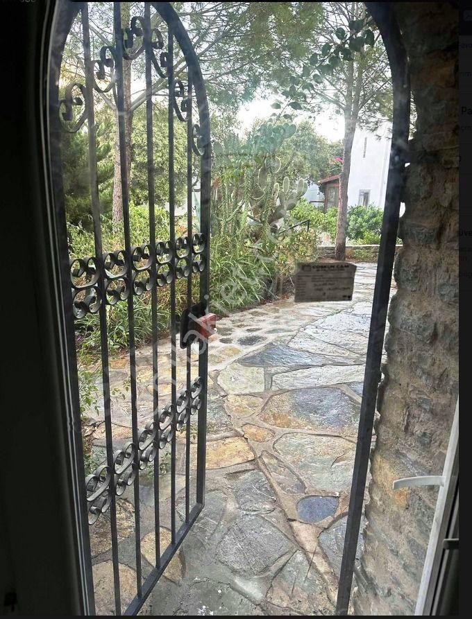 Bodrum Merkez Butik Havuzlu Site İçi Yenilenmiş Bahçe Katı Daire! - Görsel 11