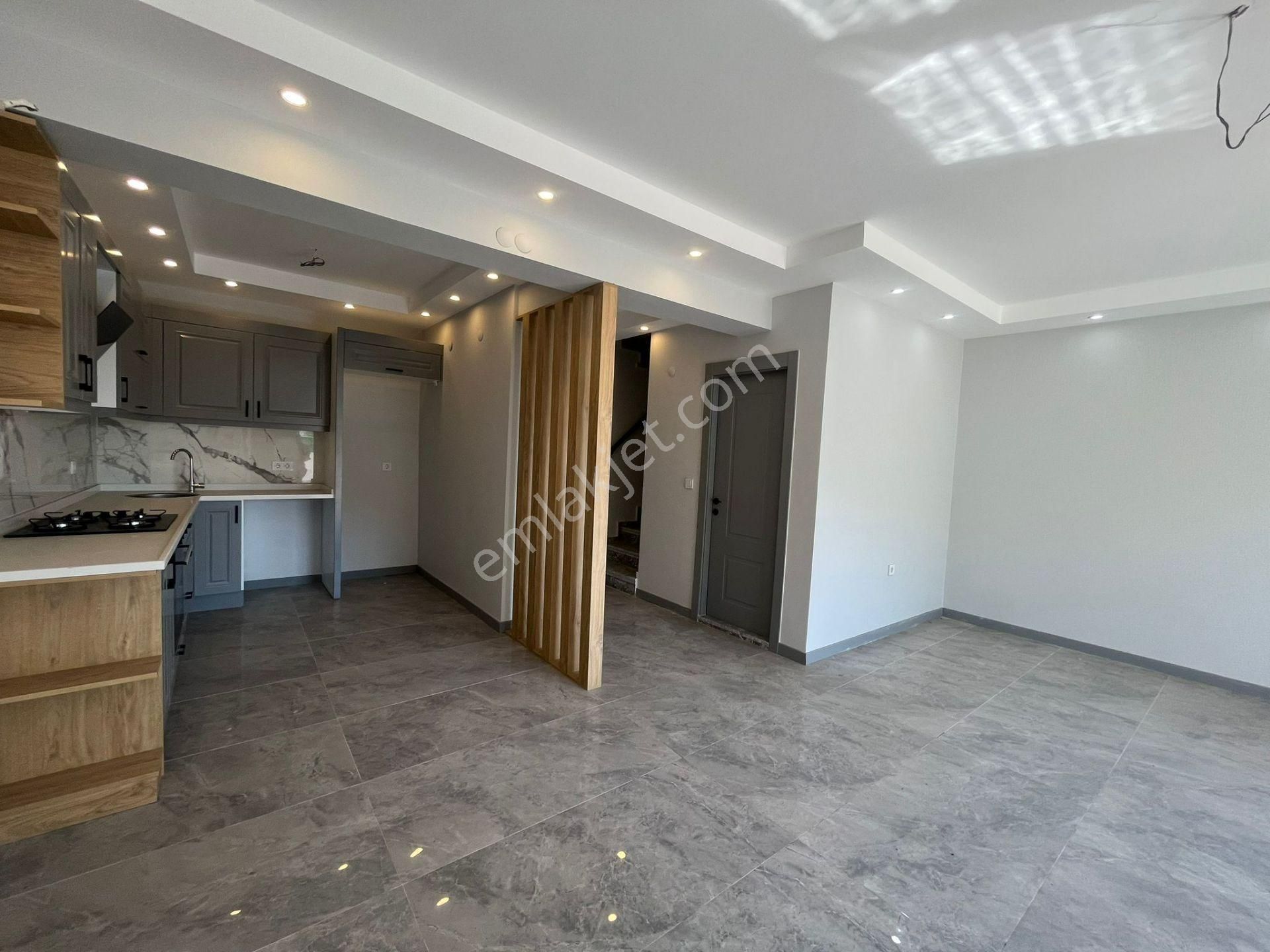 Foça Ilıpınar'da Satılık Müstakil Havuzlu Tripleks Villa - Görsel 3