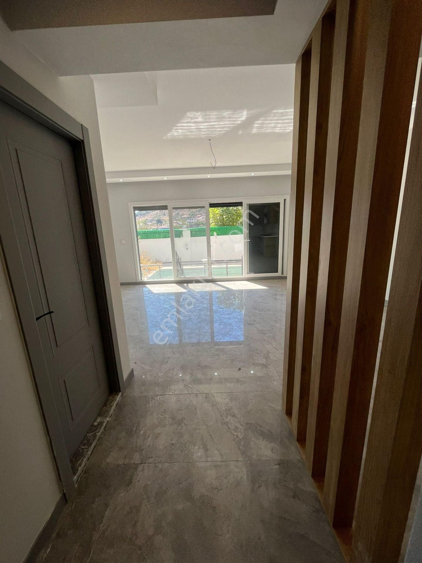 Foça Ilıpınar'da Satılık Müstakil Havuzlu Tripleks Villa - Görsel 28