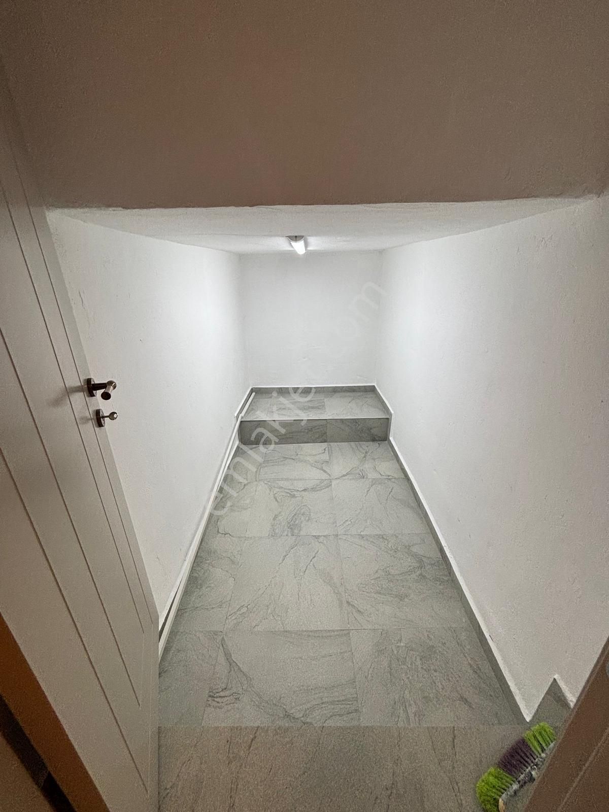 Asilden Amerikan Koleji Yakını Full Tadilatı Satılık 3+1 - Görsel 13