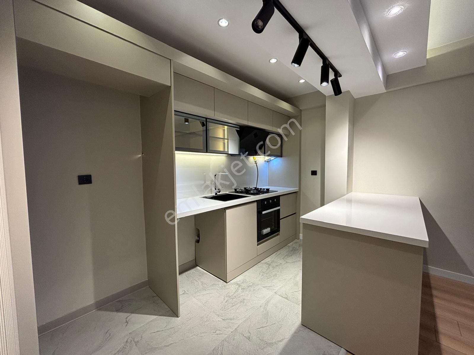 Asilden Amerikan Koleji Yakını Full Tadilatı Satılık 3+1 - Görsel 6