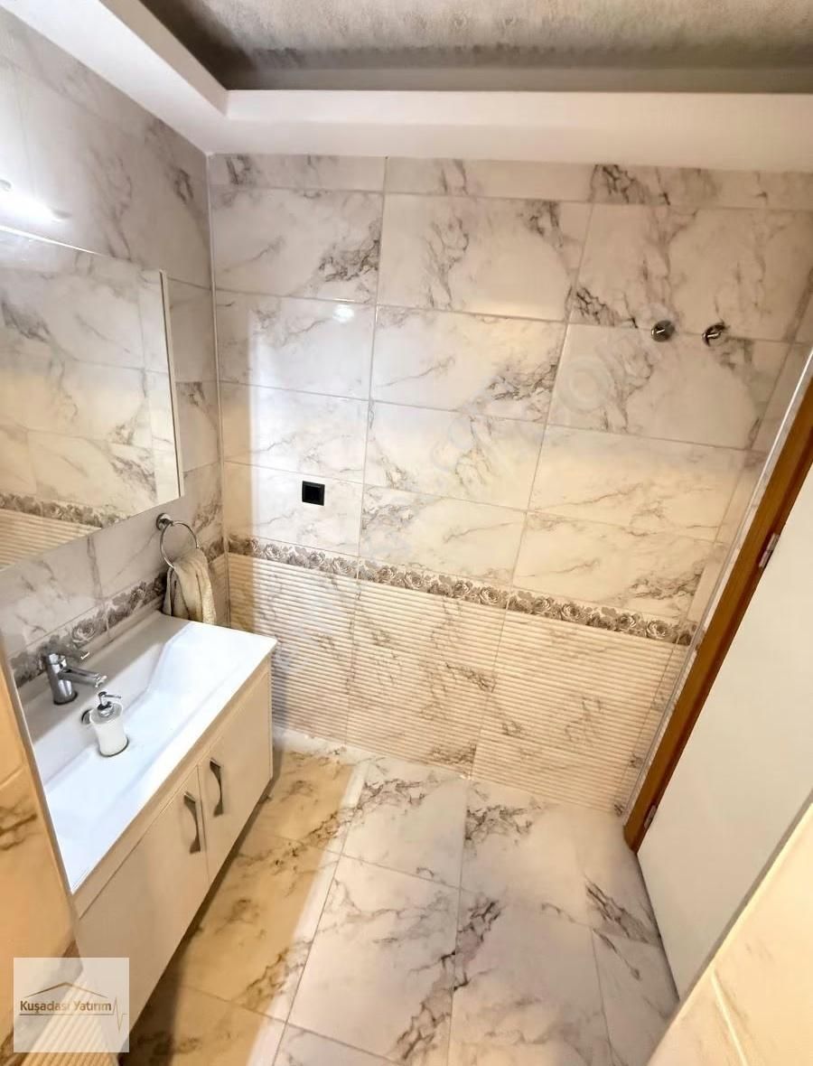 Kuşadası Ege Mah Arakat Doğalgazlı Güvenlikli Havuzlu Sitede 3+1 - Görsel 11