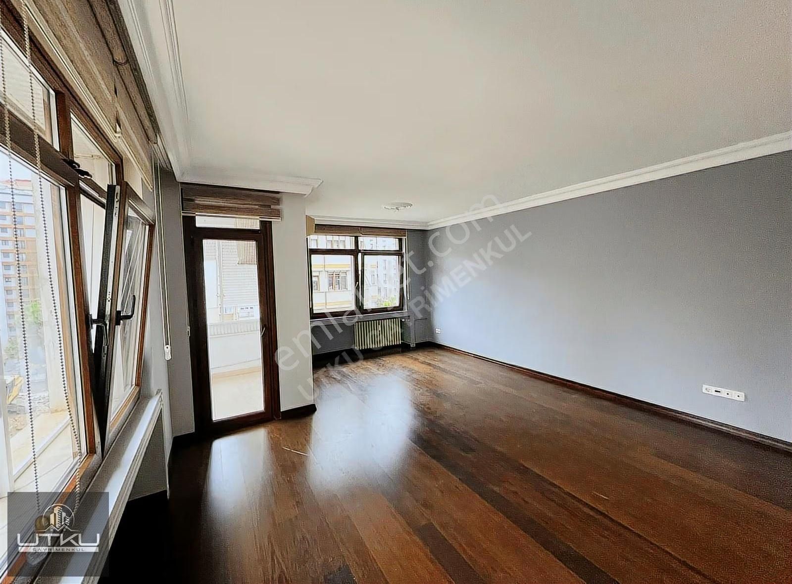 Utkudan Caddebostan Sahile Yakın Balkonlu 125 M2 Satılık 3+1 - Görsel 13