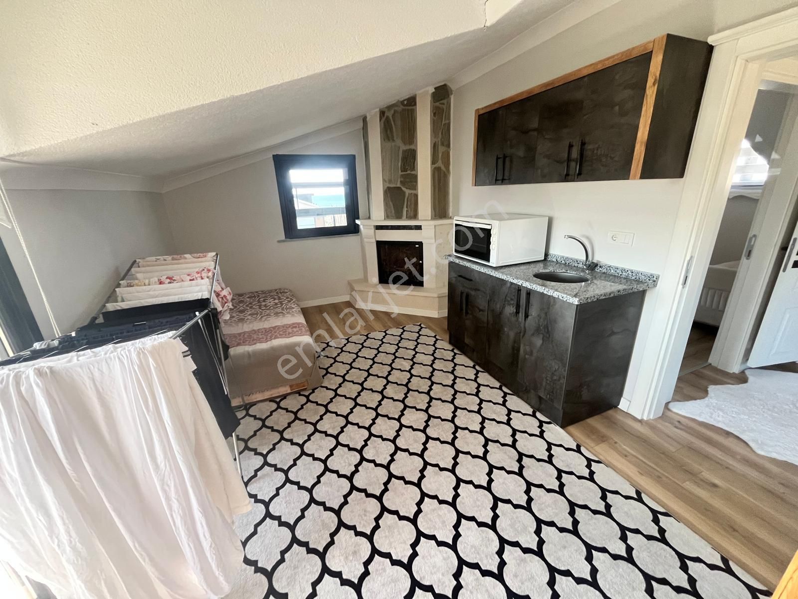 Çeşmeli Sahil'de Özel Havuzlu, Saunalı, Şömineli 5+1 Lüks Villa - Görsel 24