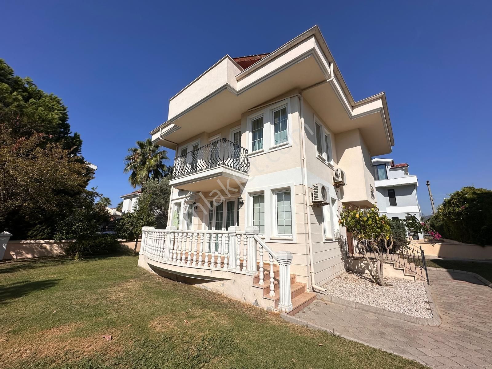 Stop’tan Foça Çalış Plajına 500m.mesafede Site İçi Havuzlu Villa - Görsel 3