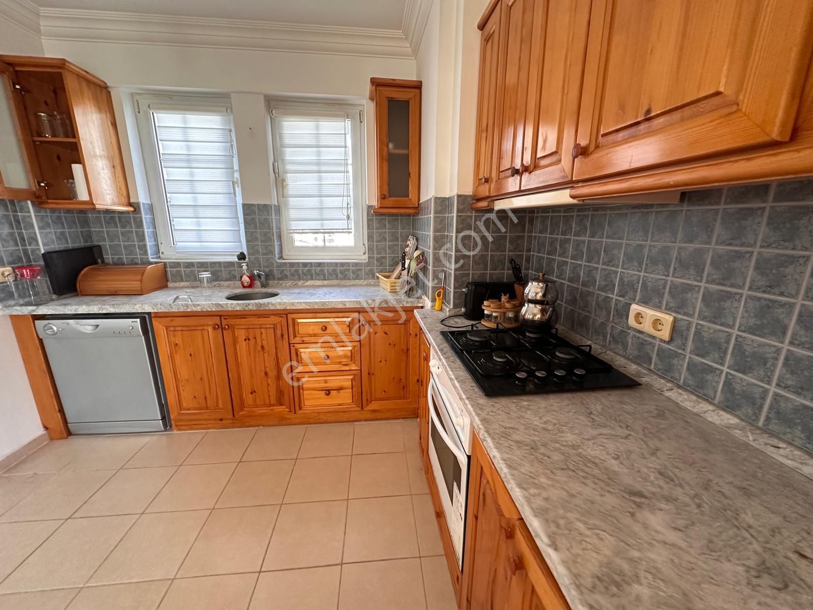 Stop’tan Foça Çalış Plajına 500m.mesafede Site İçi Havuzlu Villa - Görsel 10