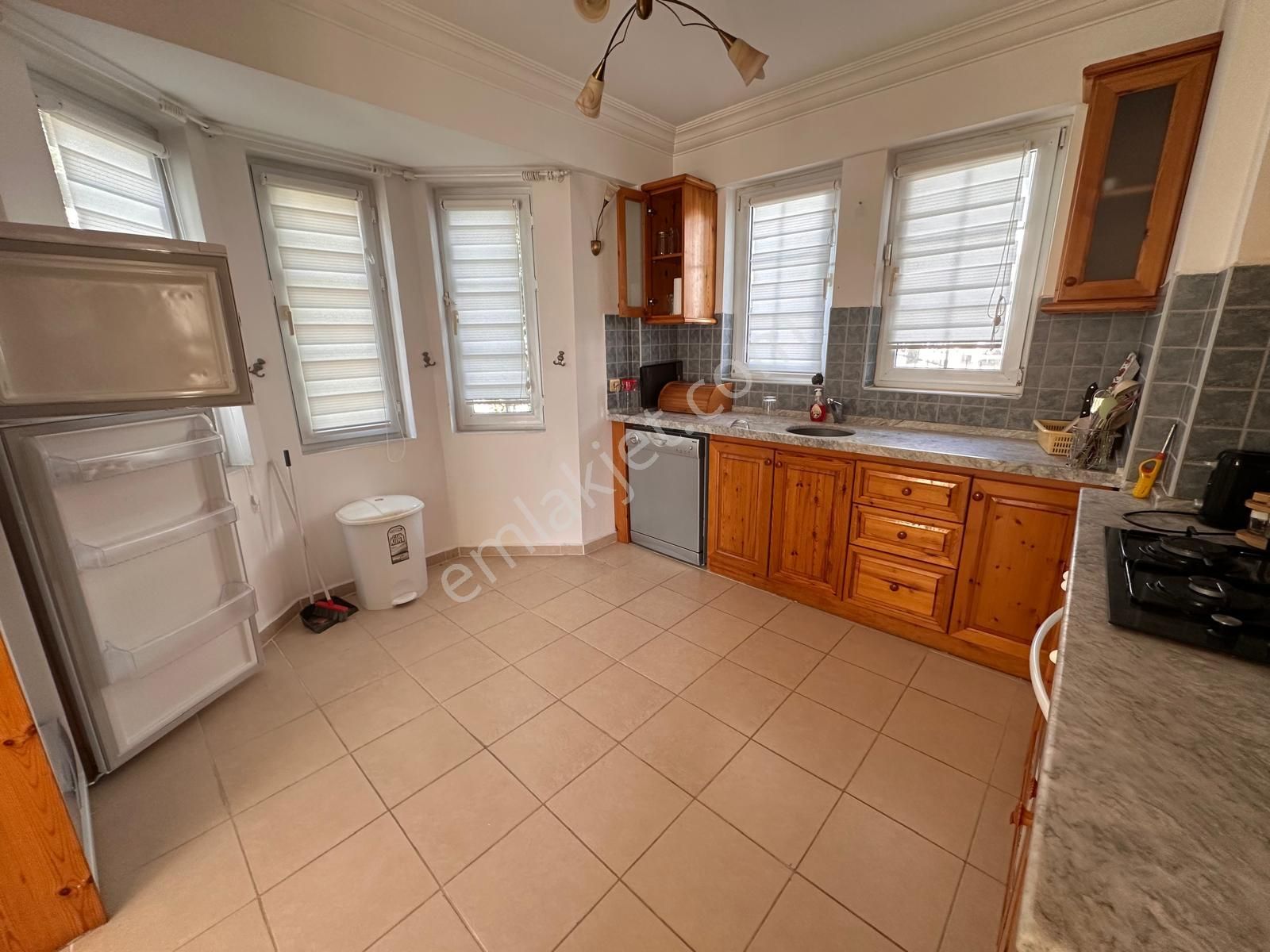 Stop’tan Foça Çalış Plajına 500m.mesafede Site İçi Havuzlu Villa - Görsel 8