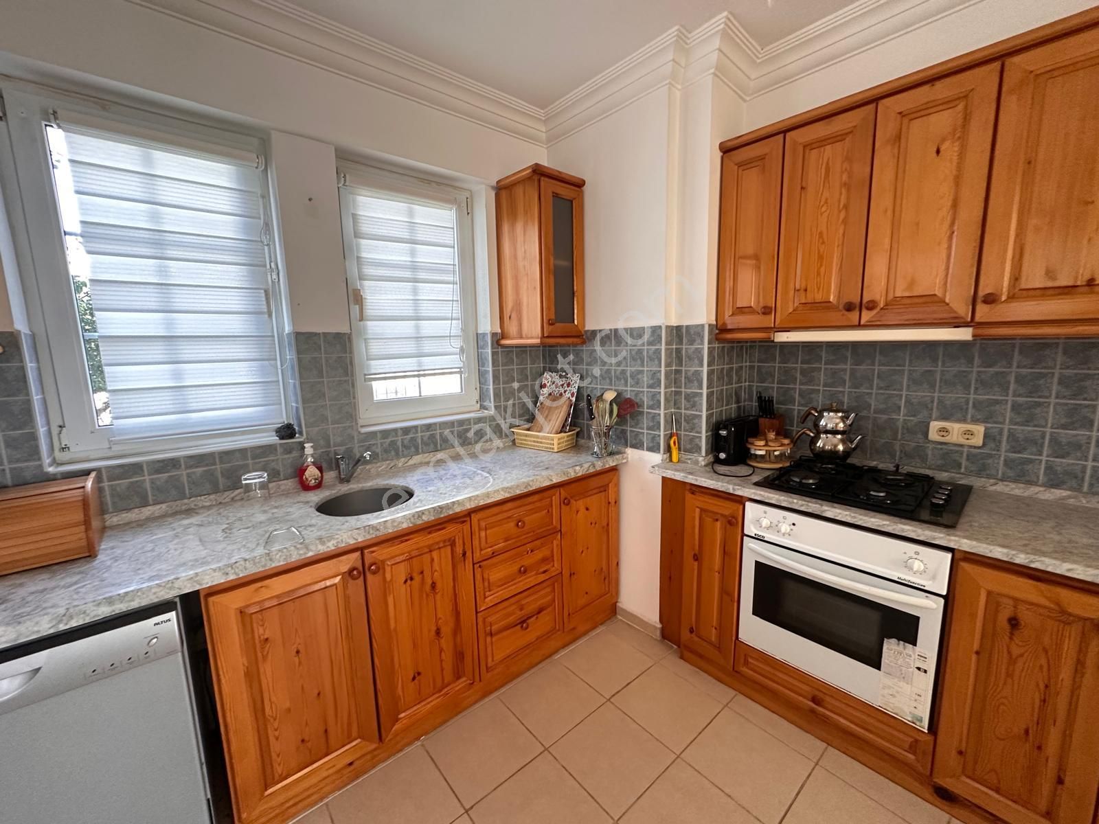 Stop’tan Foça Çalış Plajına 500m.mesafede Site İçi Havuzlu Villa - Görsel 9