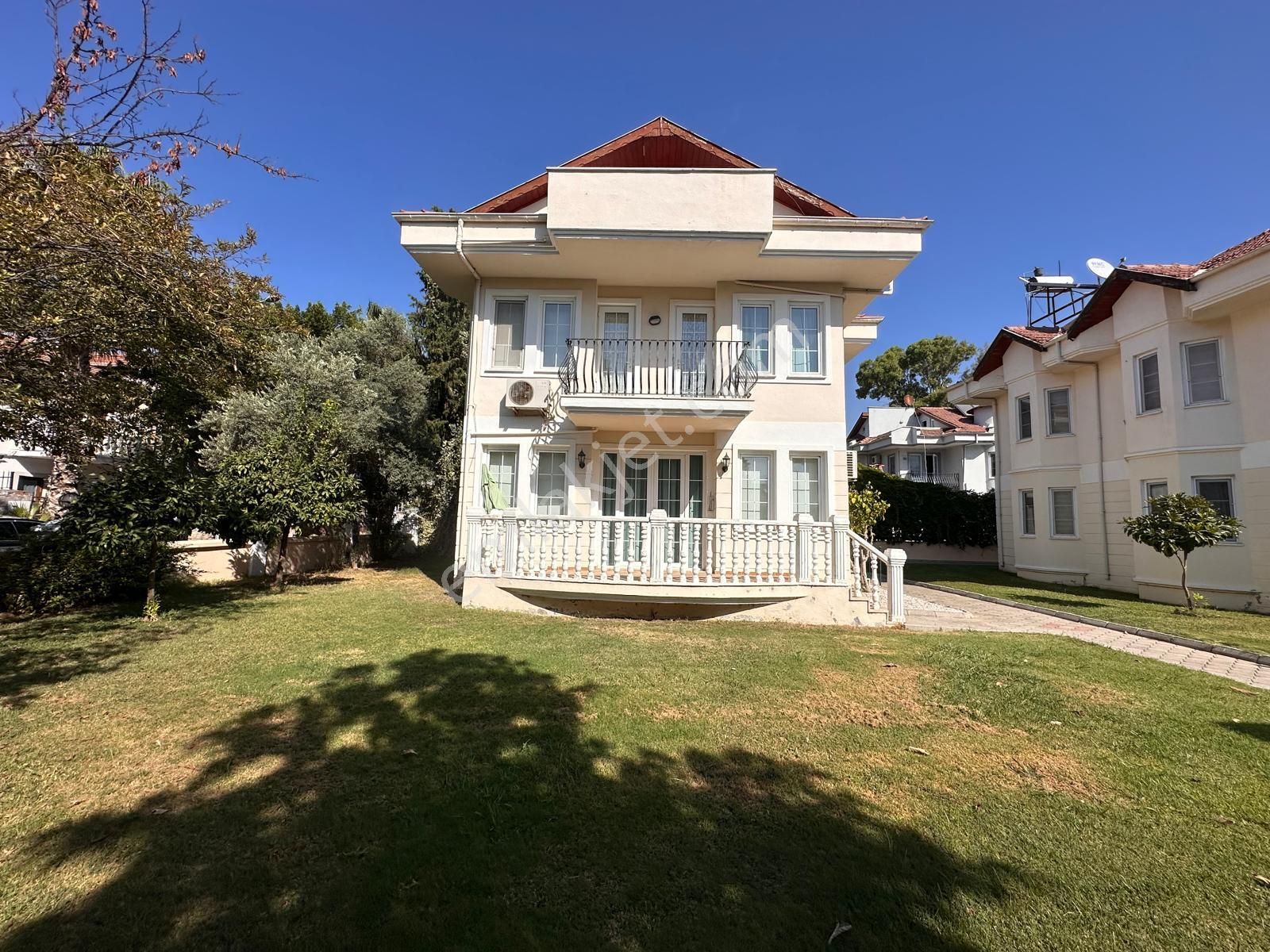 Stop’tan Foça Çalış Plajına 500m.mesafede Site İçi Havuzlu Villa - Görsel 4