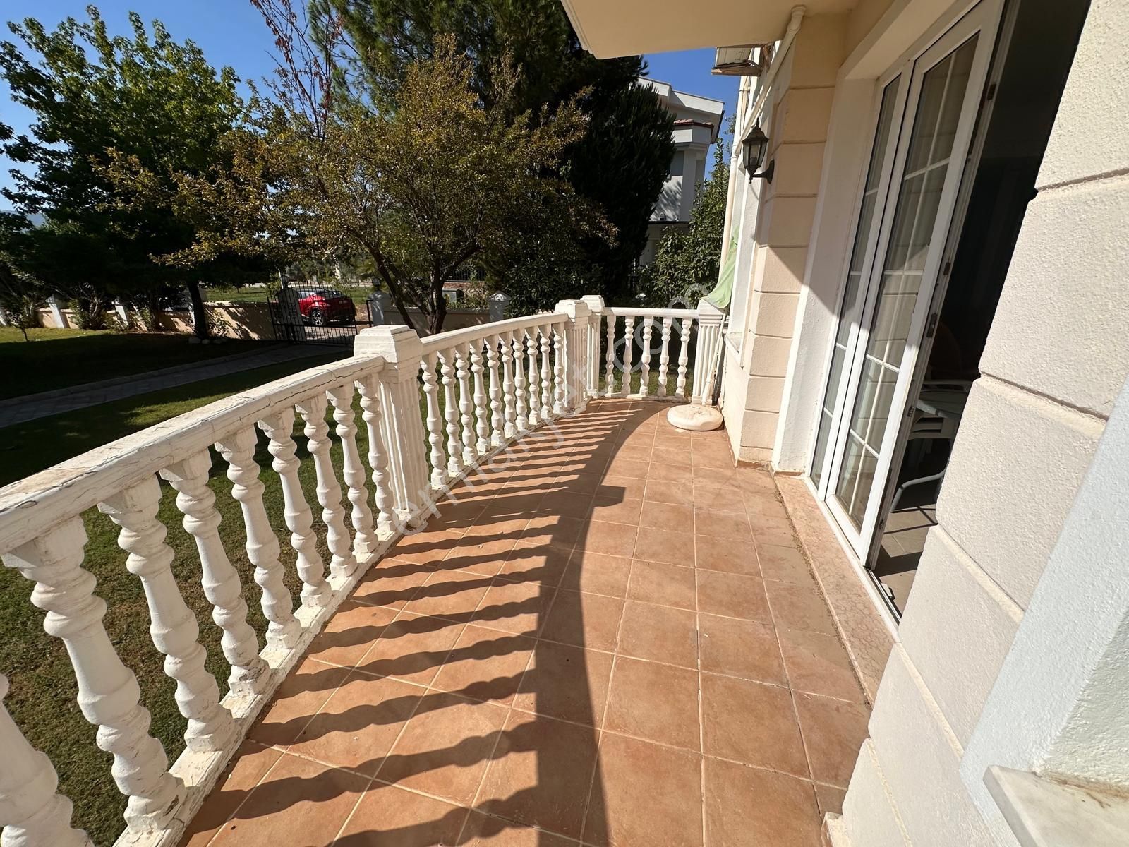 Stop’tan Foça Çalış Plajına 500m.mesafede Site İçi Havuzlu Villa - Görsel 25