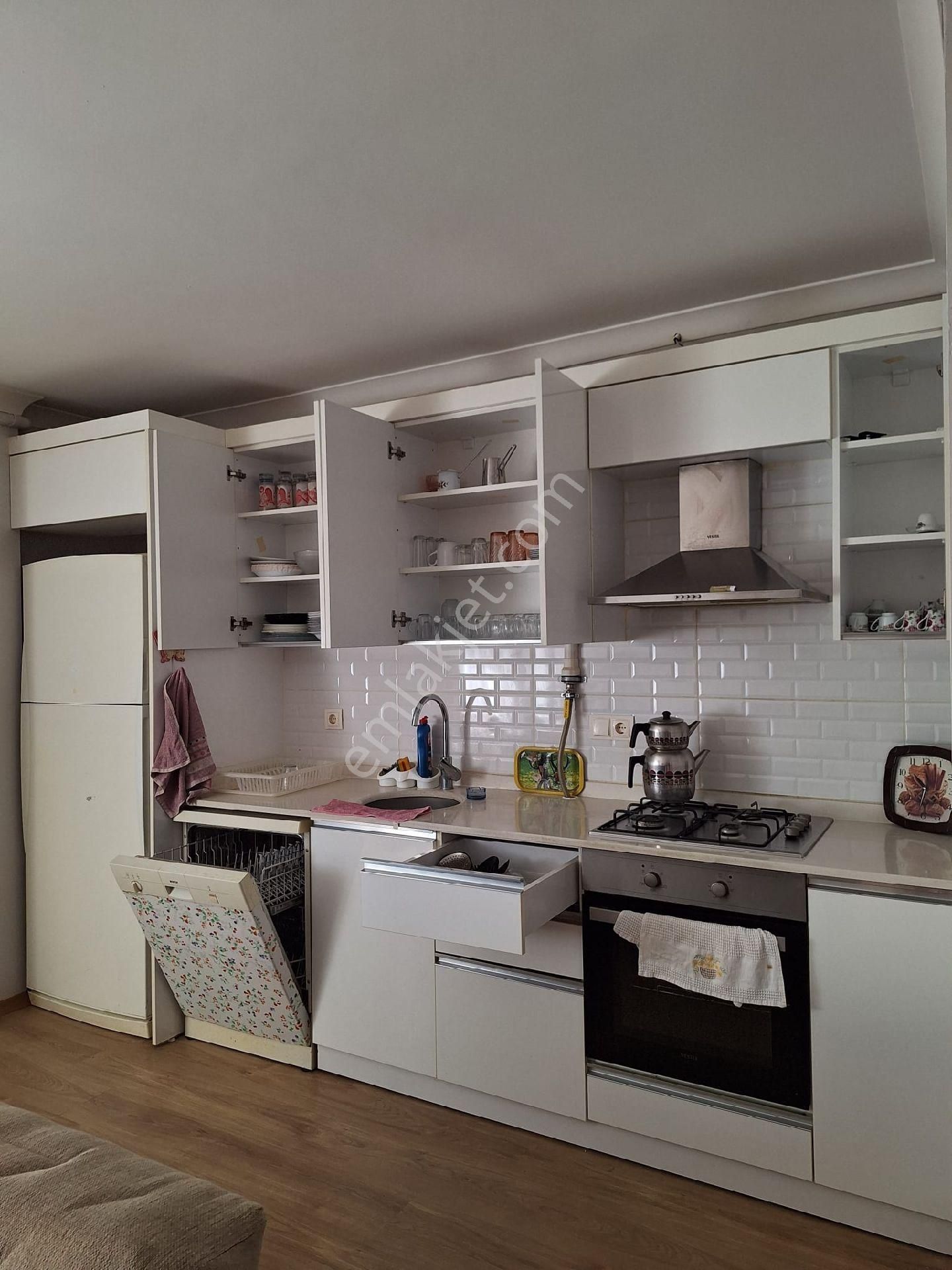 İzmir Bergama Fatih Mahallesinde Kiralık Eşyalı Daire
