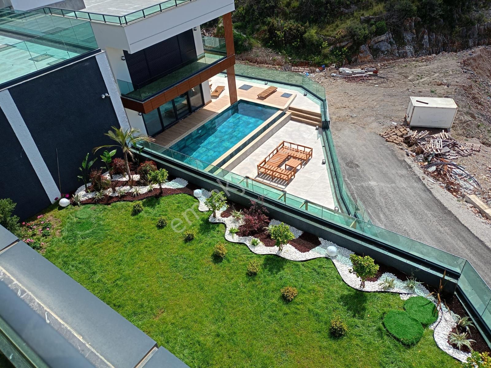 Alanya'da 5+2 Müstakil Tripleks Lüks Villa Panoramik Manzara Asansörlü Havuz & Otopark 658m² Brüt. - Görsel 20