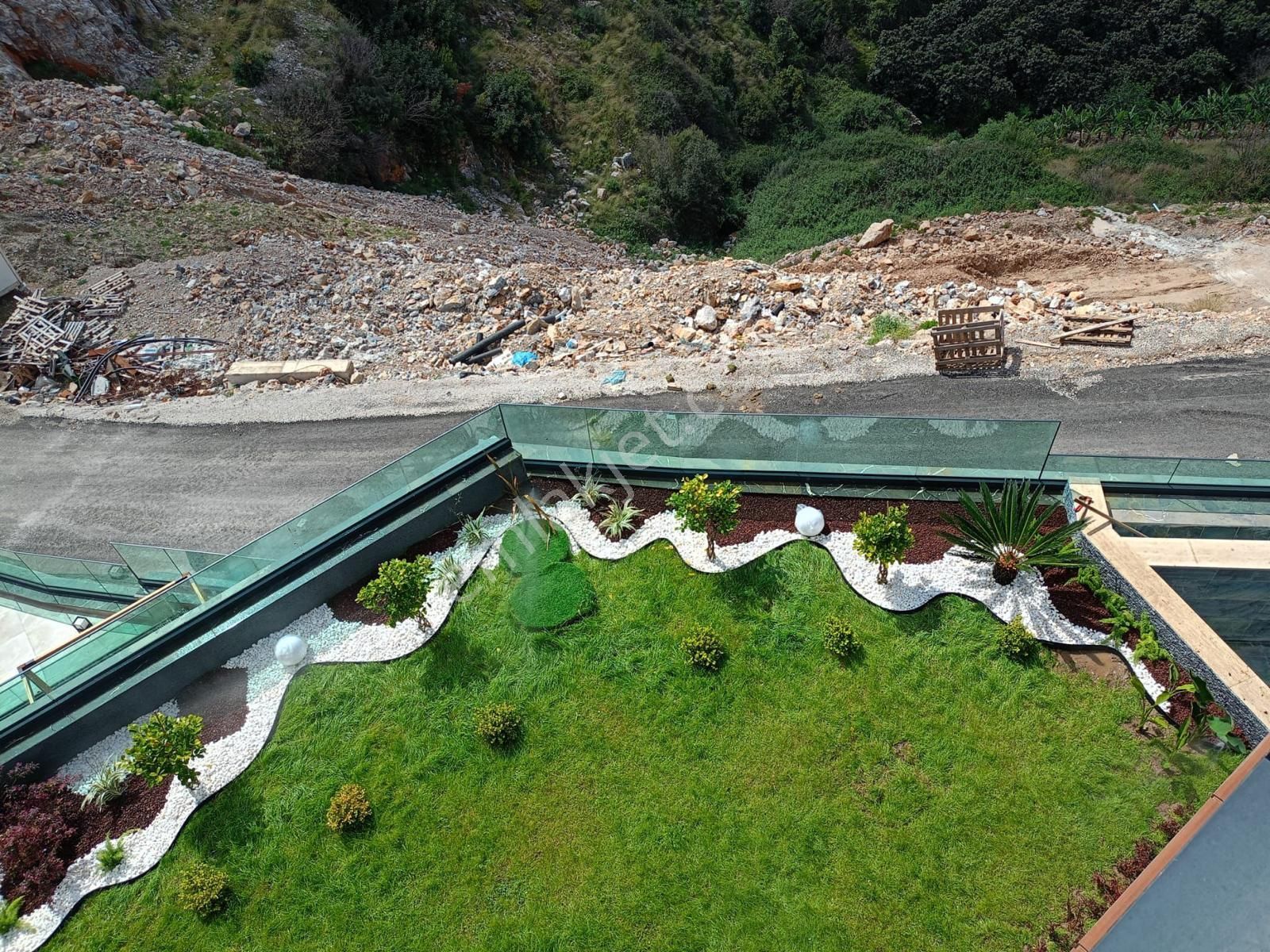 Alanya'da 5+2 Müstakil Tripleks Lüks Villa Panoramik Manzara Asansörlü Havuz & Otopark 658m² Brüt. - Görsel 2