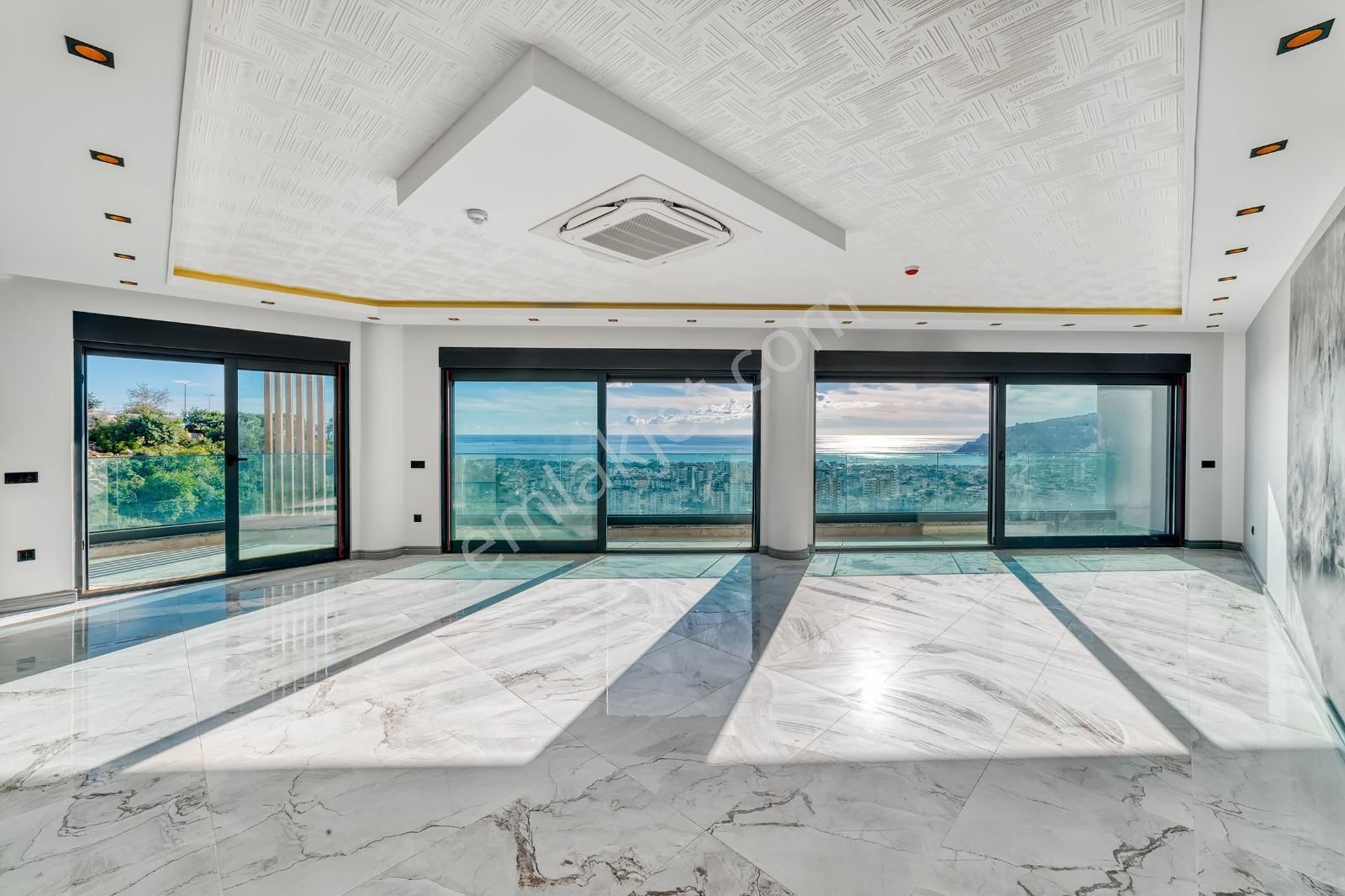 Alanya'da 5+2 Müstakil Tripleks Lüks Villa Panoramik Manzara Asansörlü Havuz & Otopark 658m² Brüt. - Görsel 3