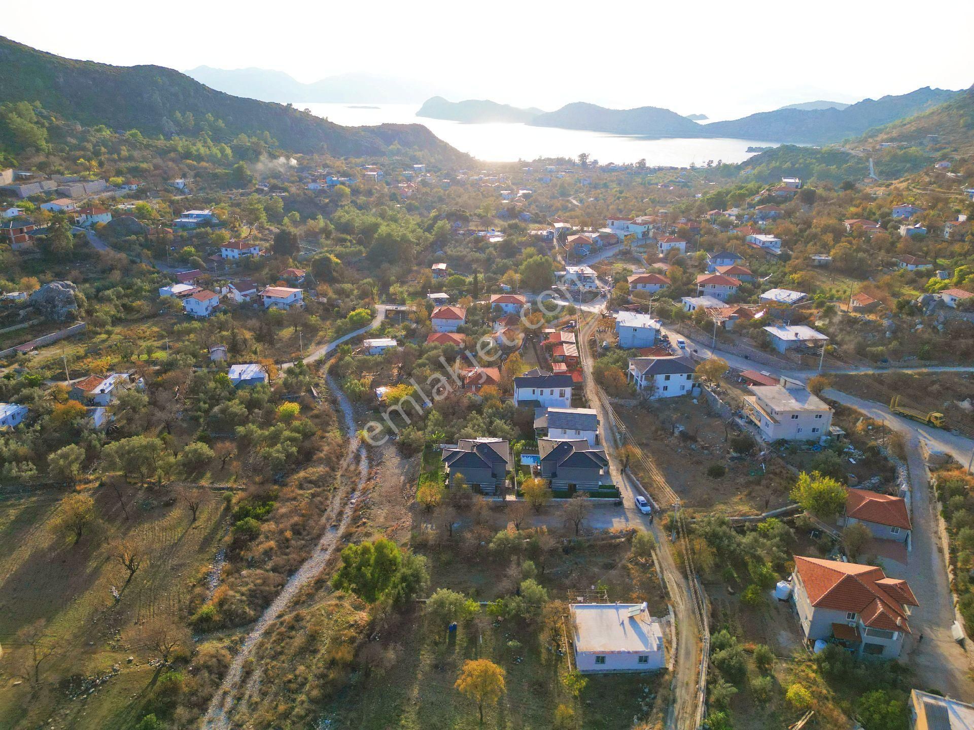 Joker: Marmaris Söğüt Kırsal Yerleşik Alanda Yol Cephe Satılık Tarla