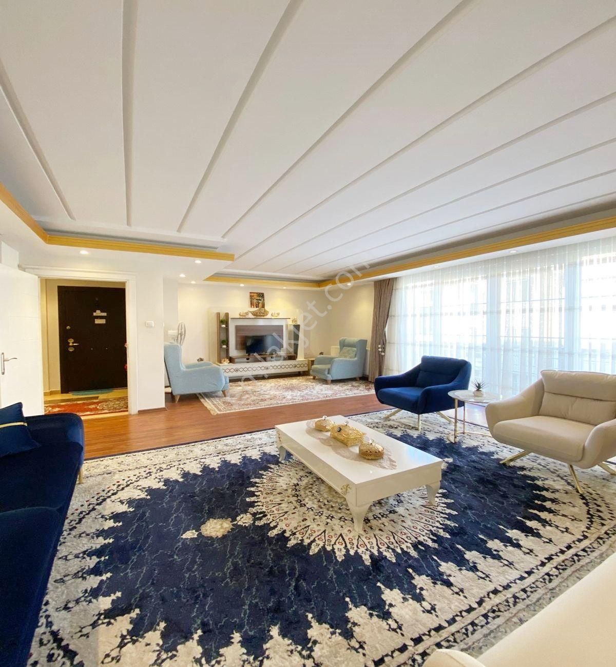 Avcılar D.köşklerde 3+1 180 M2 Saray Gibi Ara Kat Daire