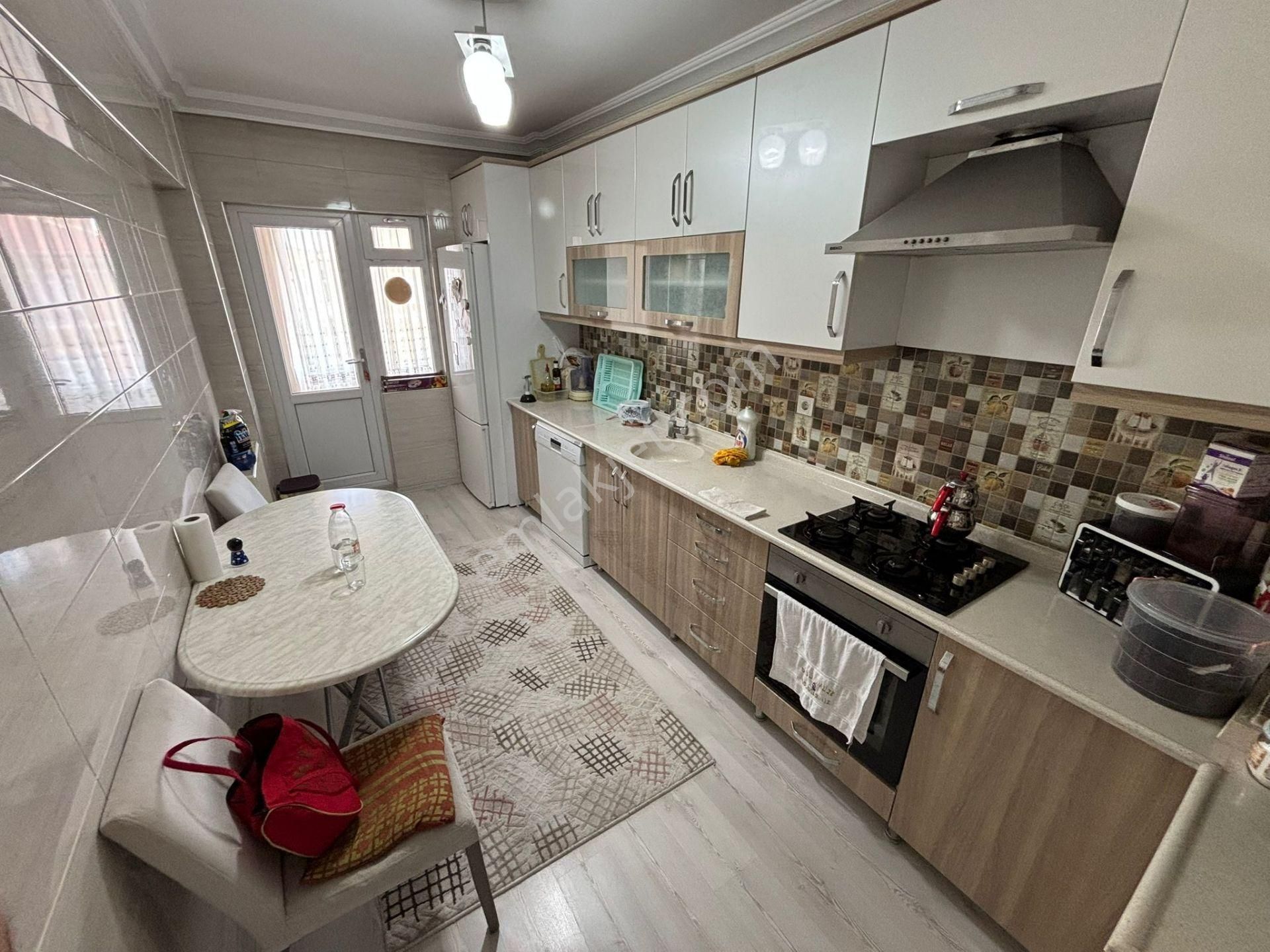 Etlik'te Cadde Paraleli 3+1 125 M2 Çift Balkonlu Full Yapılı