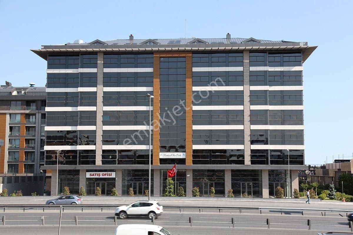 Florya E5 Cepheli Plazada 240 M2 Kullanımlı Ofis