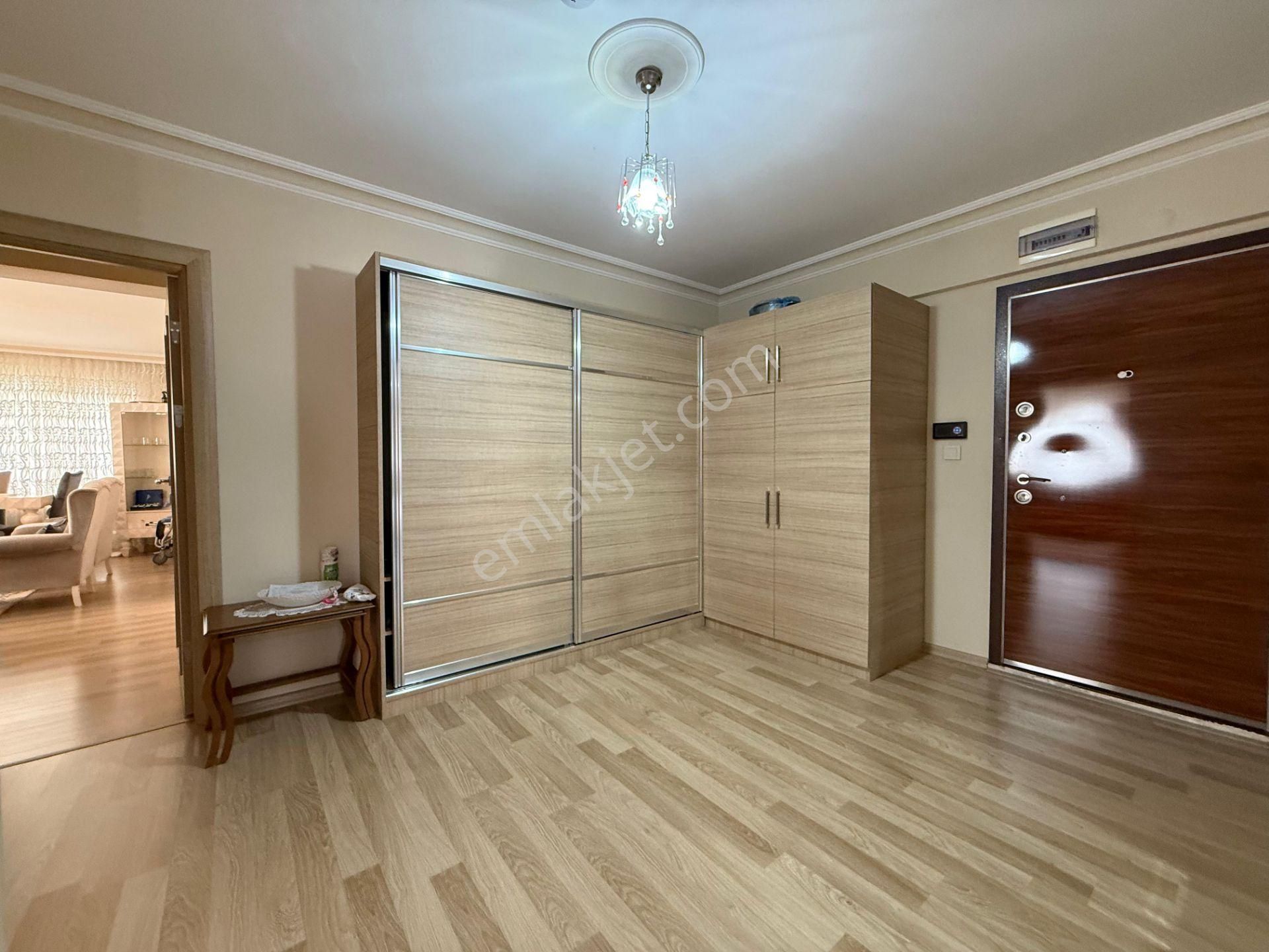 Bağcı Cad. Paraleli Ebeveyn Banyolu Çift Balkonlu 140 M2 - Görsel 19