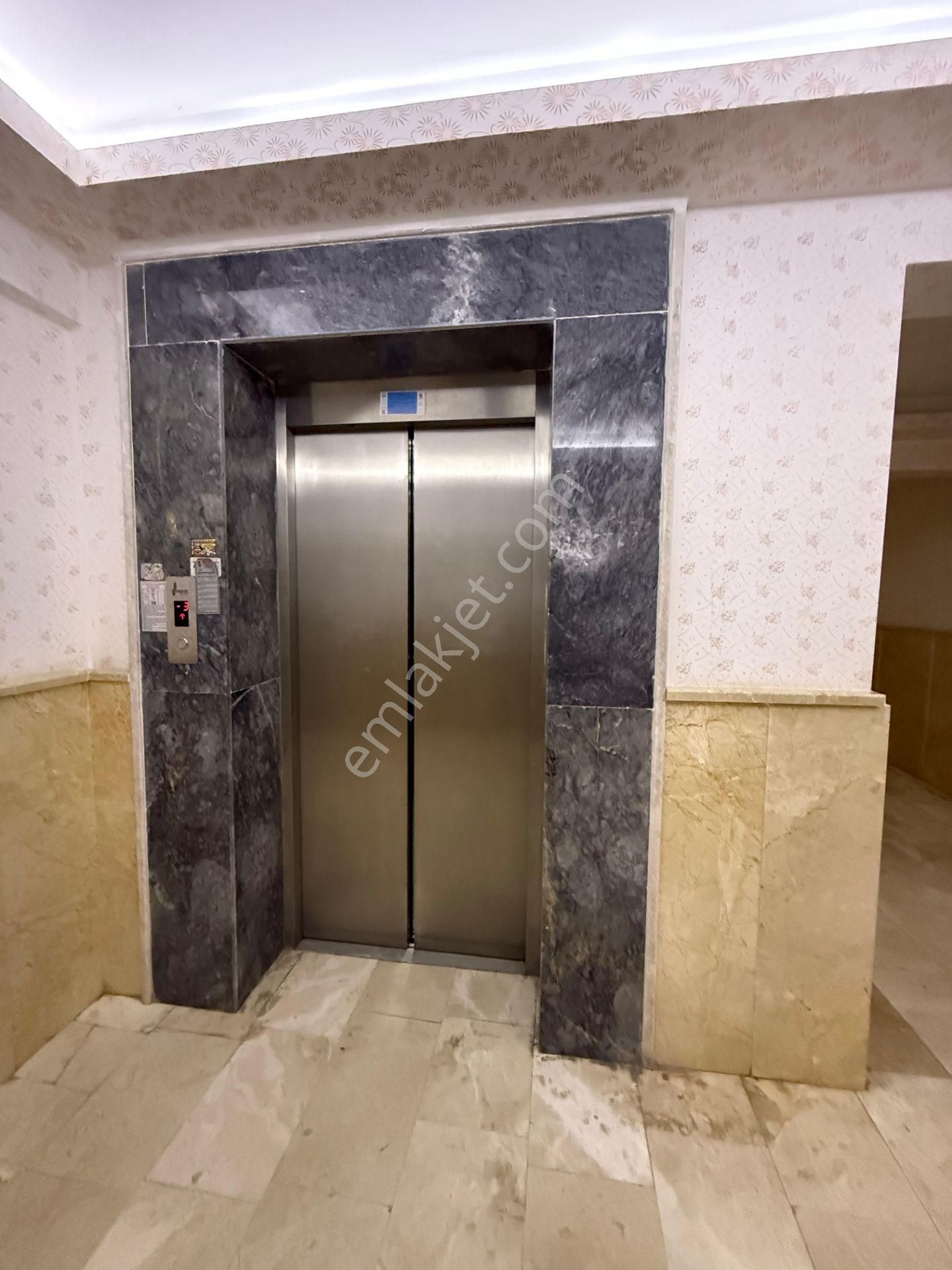 Bağcı Cad. Paraleli Ebeveyn Banyolu Çift Balkonlu 140 M2 - Görsel 30