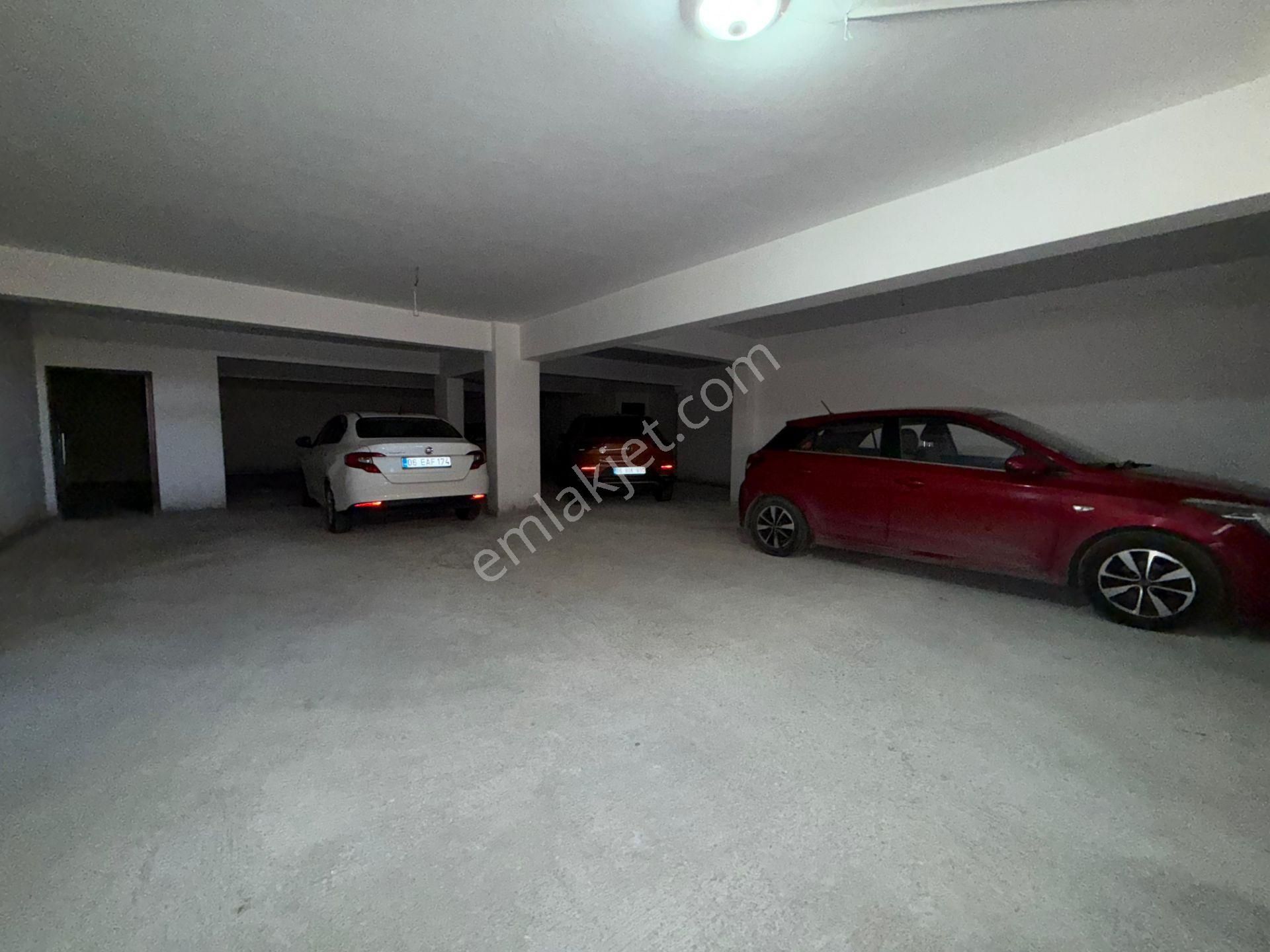 Bağcı Cad. Paraleli Ebeveyn Banyolu Çift Balkonlu 140 M2 - Görsel 31