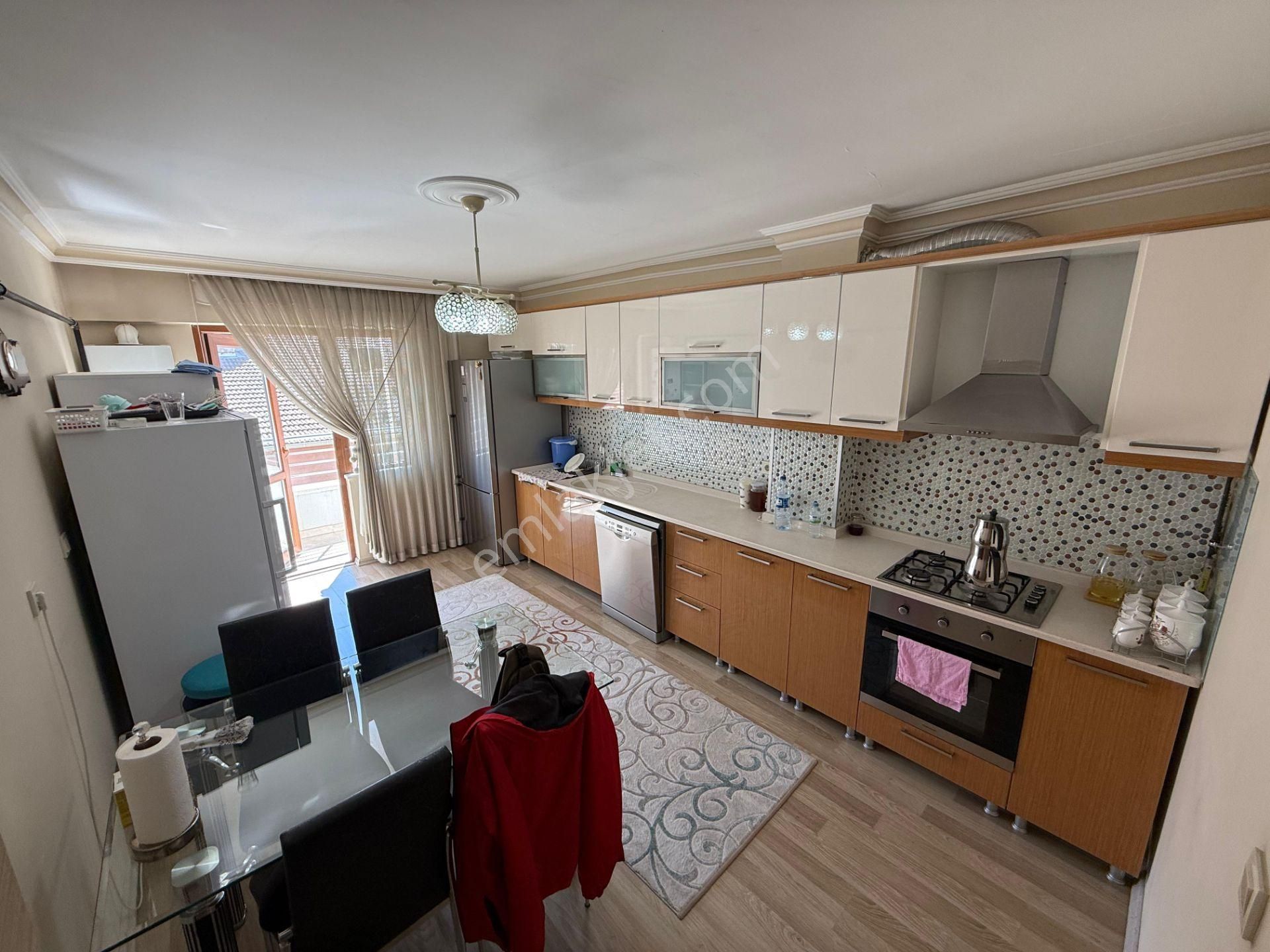 Bağcı Cad. Paraleli Ebeveyn Banyolu Çift Balkonlu 140 M2