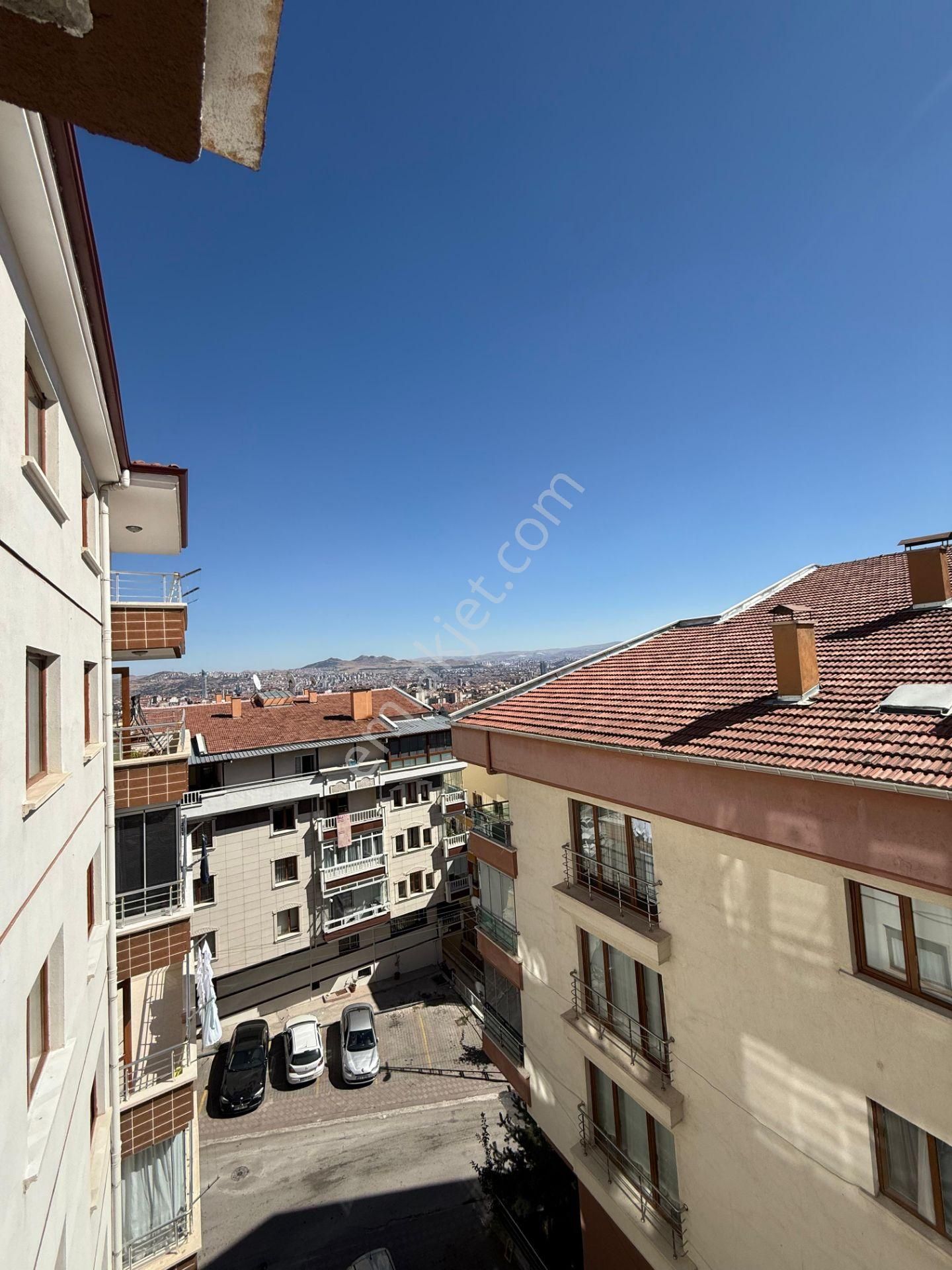 Bağcı Cad. Paraleli Ebeveyn Banyolu Çift Balkonlu 140 M2 - Görsel 23