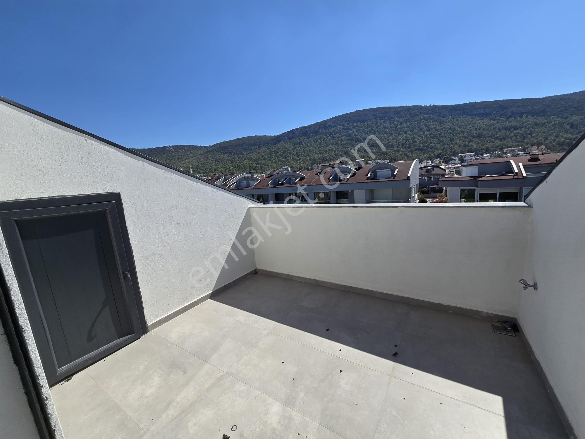 Akbükte Denize 100 Adım, Lüks 4+1 Yarı Akıllı, Sıfır Villa - Görsel 31