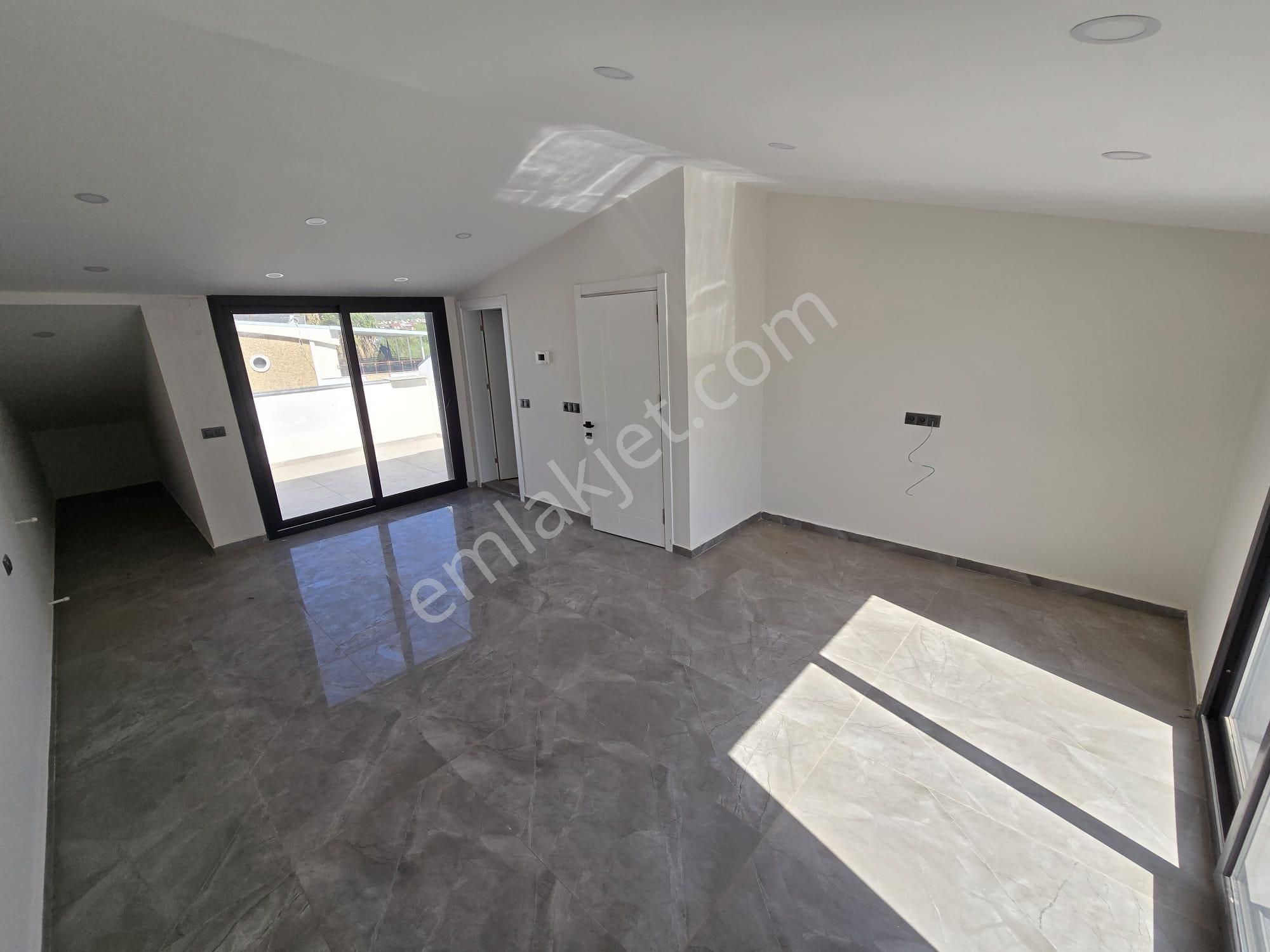 Akbükte Denize 100 Adım, Lüks 4+1 Yarı Akıllı, Sıfır Villa - Görsel 12