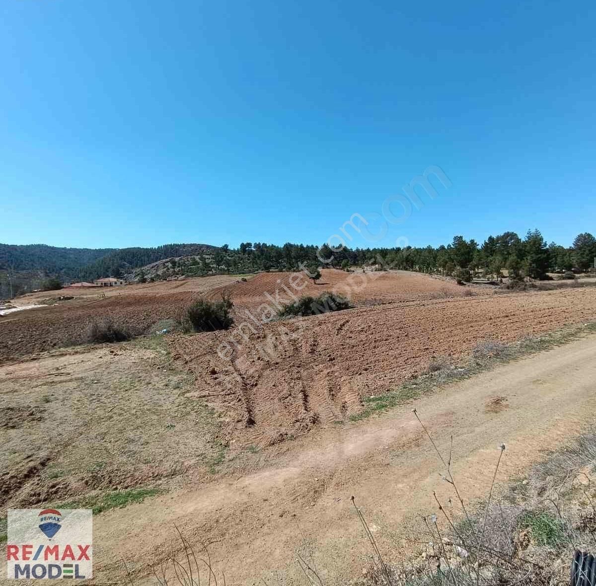 Remax Model'den Beyağaç'ta Orman Manzaralı Satılık Tarla - Görsel 5