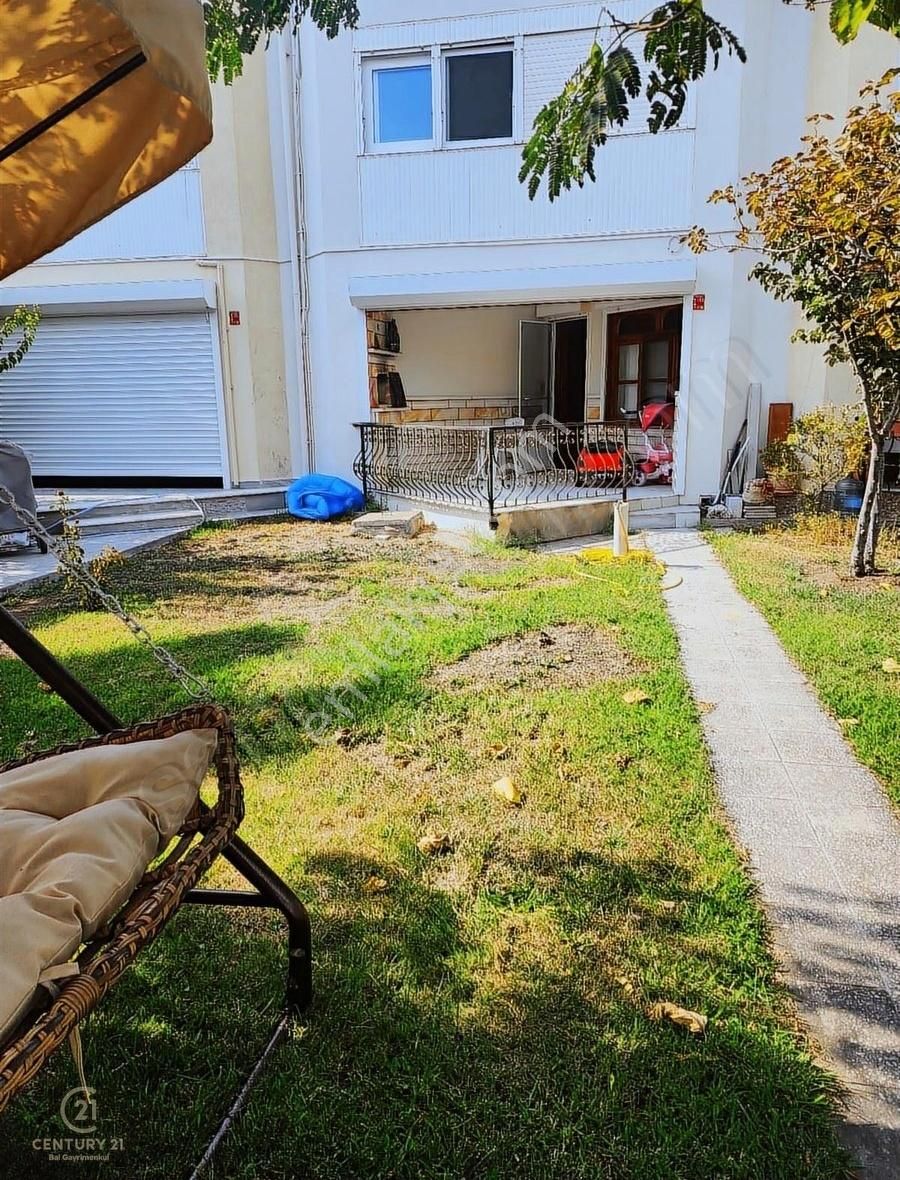 C21 Bal'dan Ayvalık Altınova'da Denizin Kıyısında Kiralık Villa