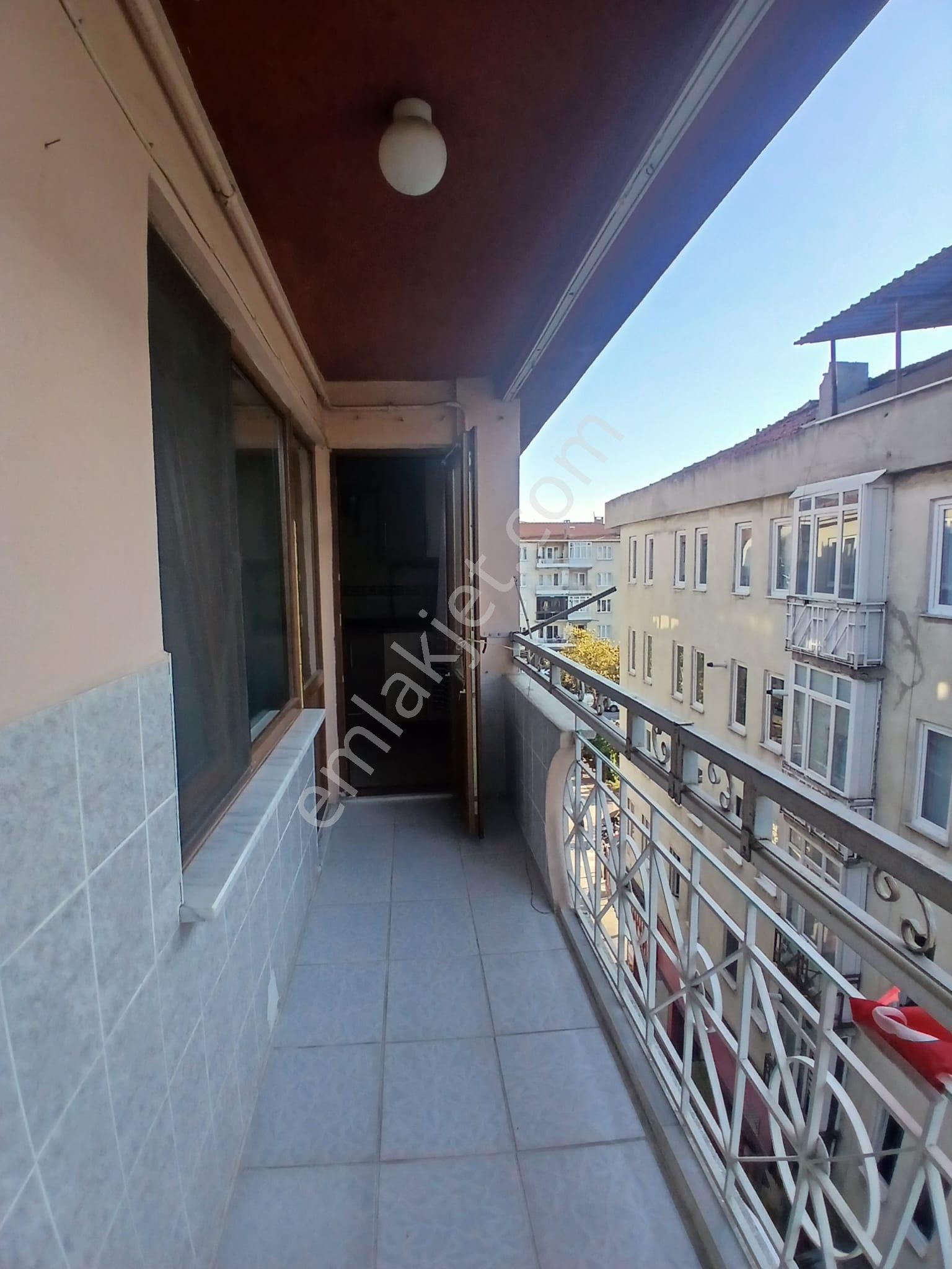 Gemlik Emlaktan Kiralık Derboyu Cadde Üzeri 2+1 - Görsel 8