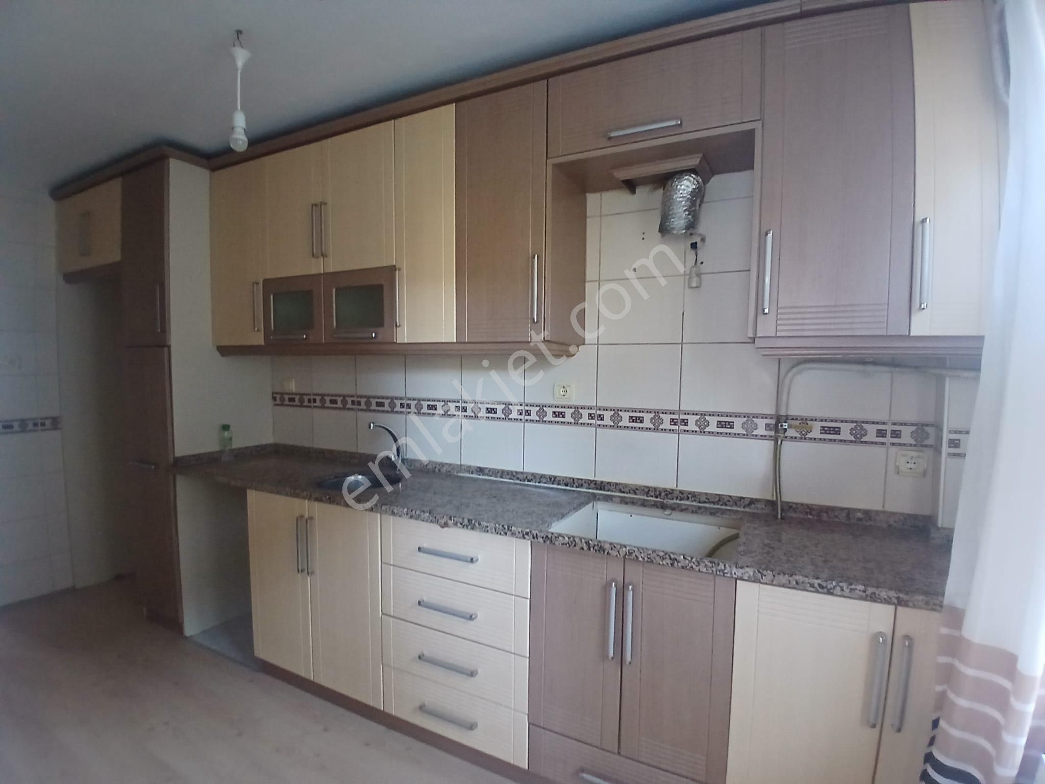 Gemlik Emlaktan Kiralık Derboyu Cadde Üzeri 2+1 - Görsel 4