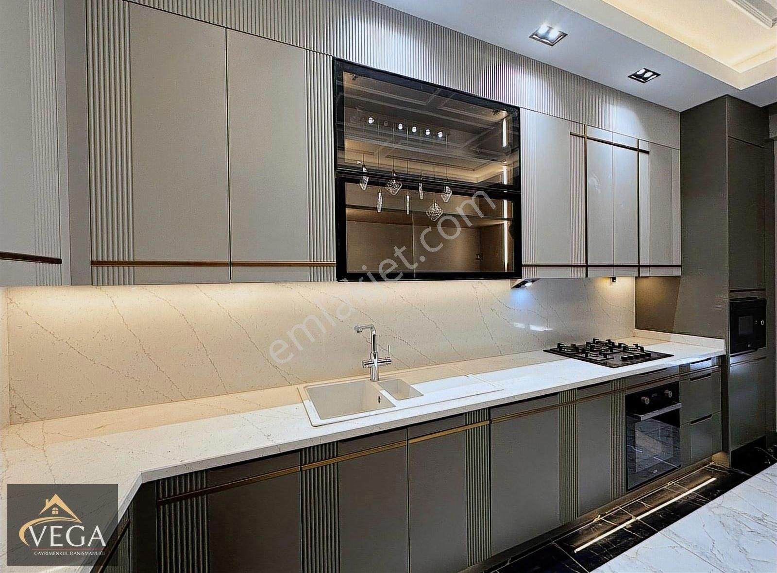 Vega Gayrimenkul'den 15 Temmuz Mevkinde 5.5+1 Satılık Daire - Görsel 3
